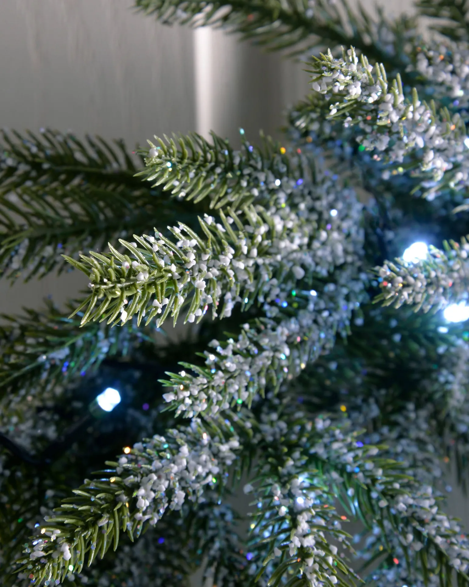 WeRChristmas Pre-Lit Frosted Fir Wreath, 50 Cm^ Plain Wreaths|Pre Lit Wreaths