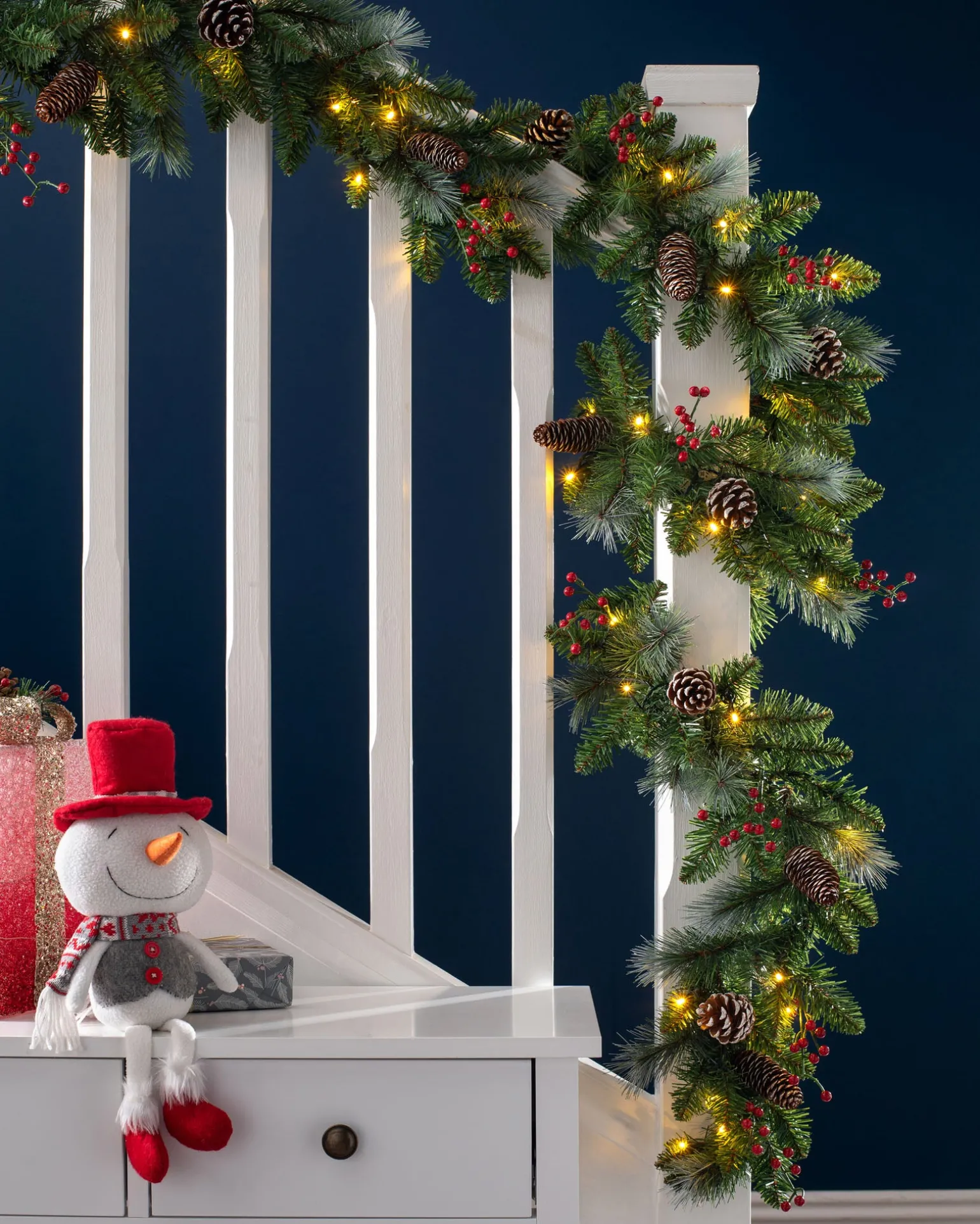WeRChristmas Pre-Lit Frosted Garland, Pinecones & Berries, 9 Ft^ Decorated Garlands|Pre Lit Garlands
