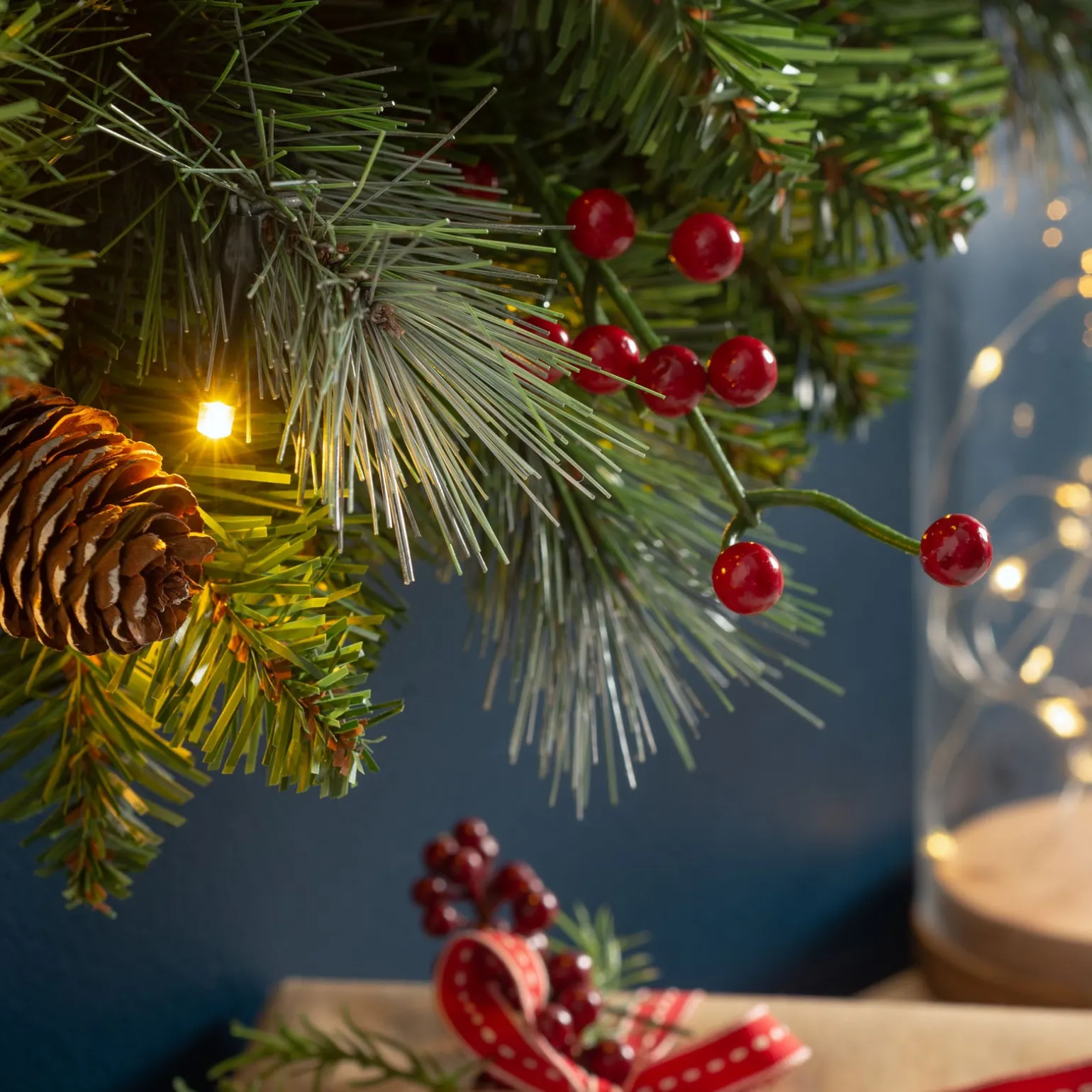 WeRChristmas Pre-Lit Frosted Garland, Pinecones & Berries, 9 Ft^ Decorated Garlands|Pre Lit Garlands