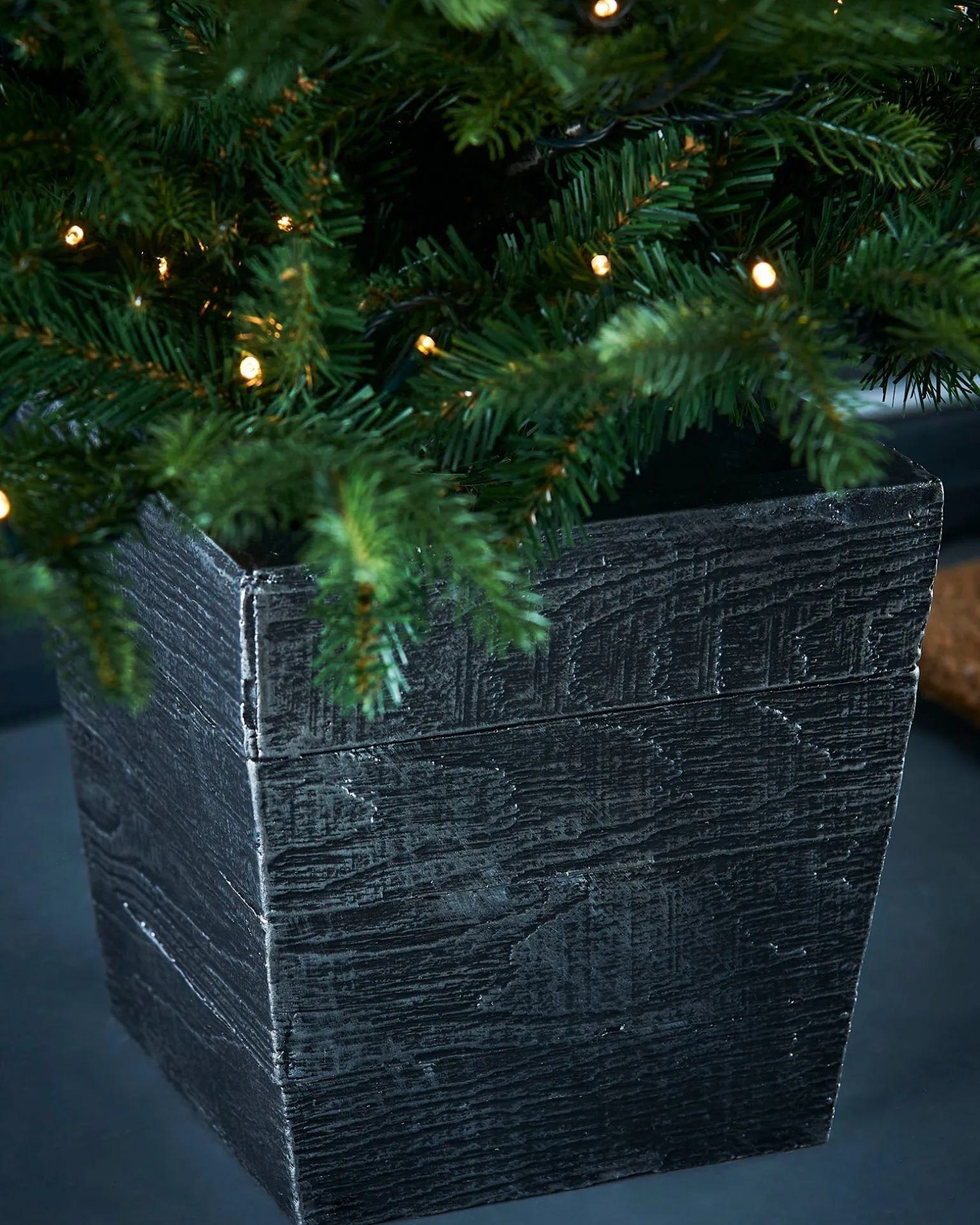 WeRChristmas Pre-Lit Grand Fir Potted Christmas Tree, 4 Ft^ Budget Christmas Trees|Potted Christmas Trees