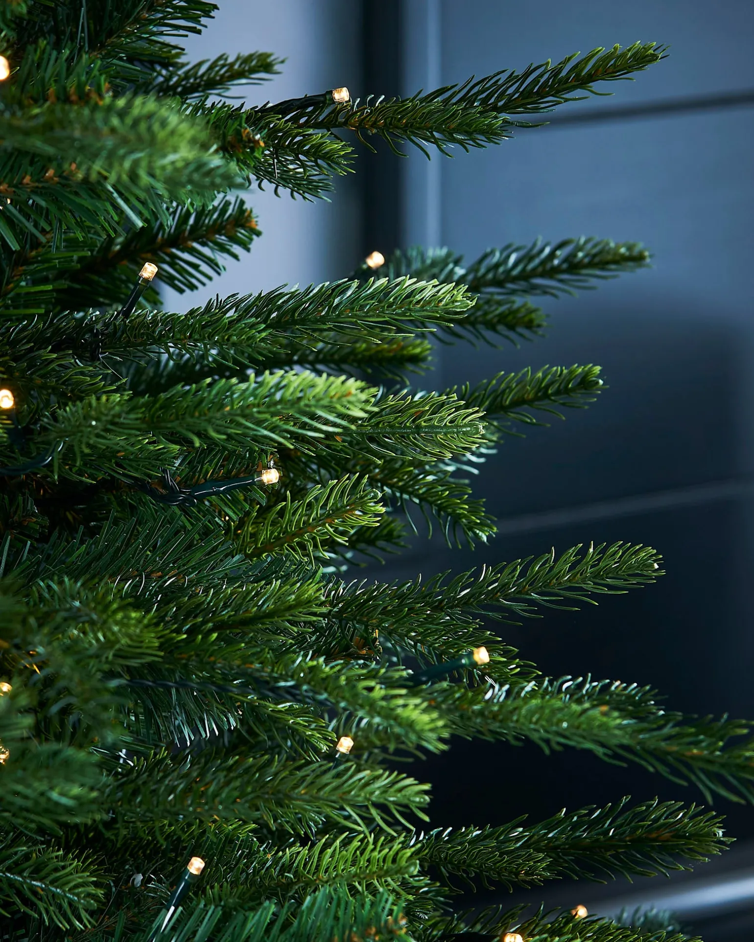 WeRChristmas Pre-Lit Grand Fir Potted Christmas Tree, 4 Ft^ Budget Christmas Trees|Potted Christmas Trees