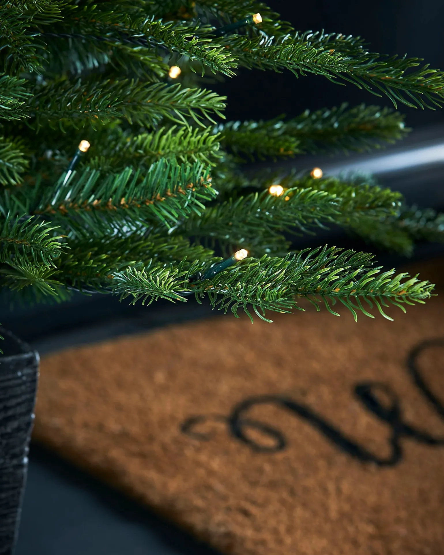 WeRChristmas Pre-Lit Grand Fir Potted Christmas Tree, 4 Ft^ Budget Christmas Trees|Potted Christmas Trees