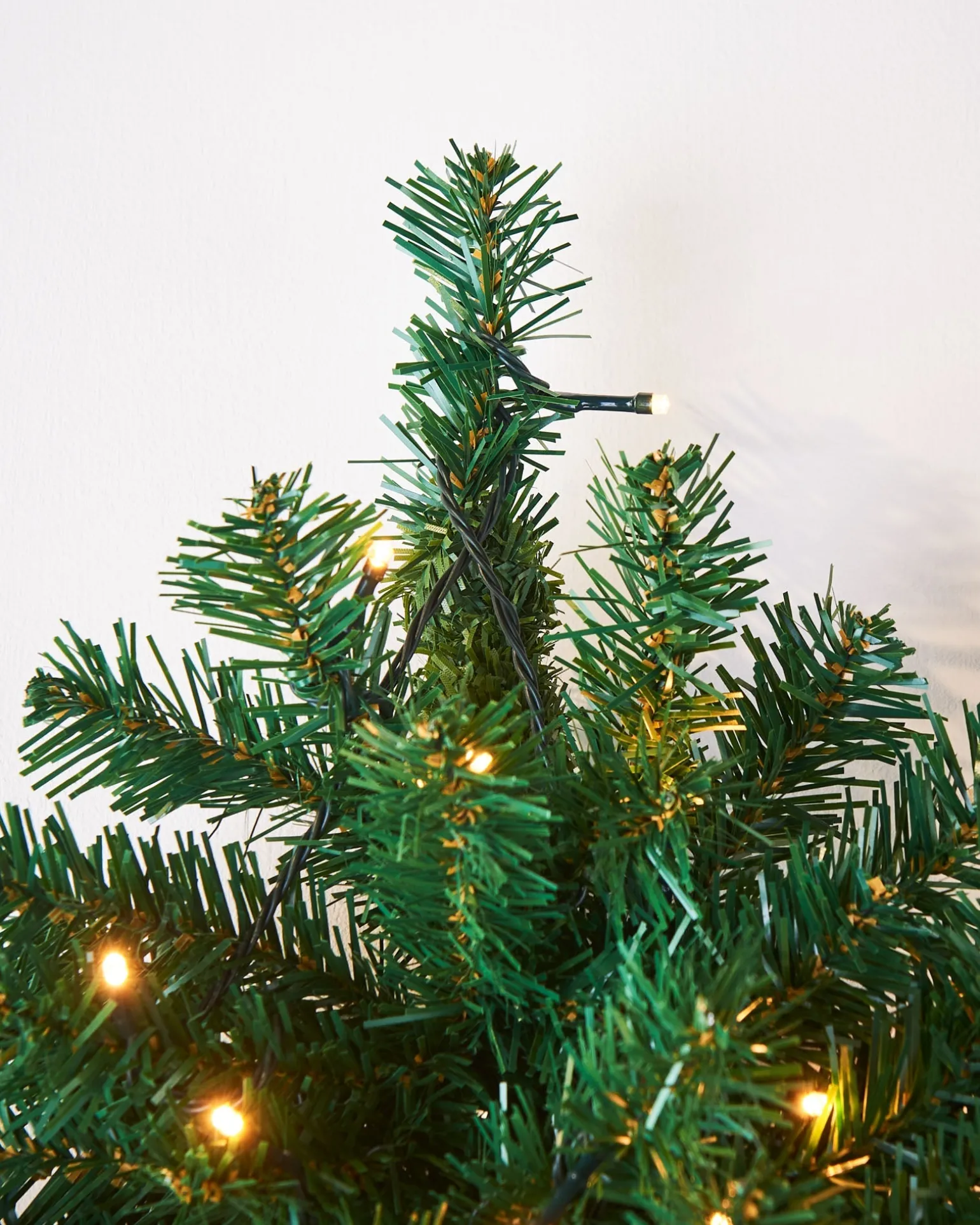 WeRChristmas Pre-Lit Green Wall Mounted Christmas Tree, 3 Ft^ Budget Christmas Trees|Pre Lit Christmas Trees