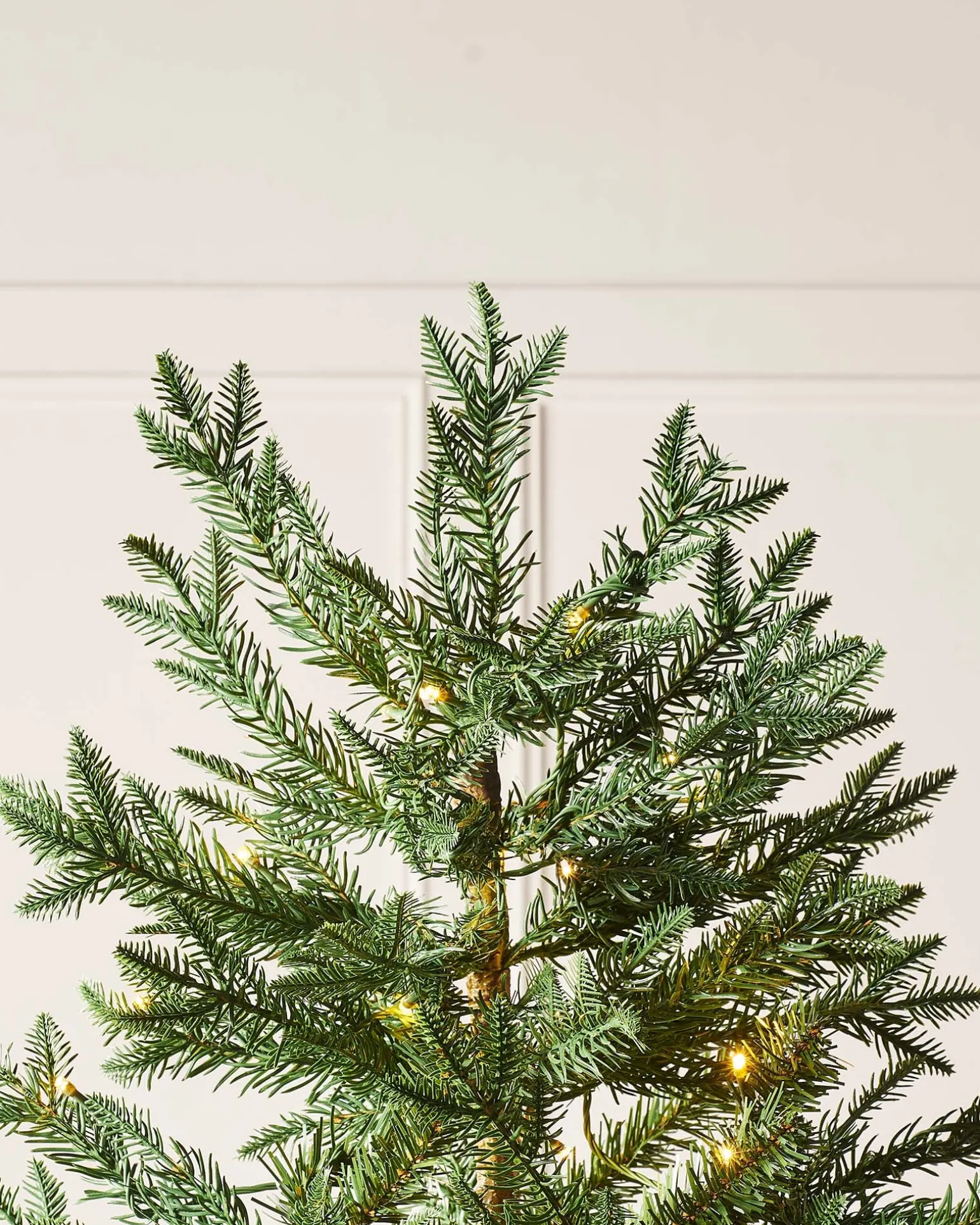 WeRChristmas Pre-Lit Mixed Pine Natural Bark Christmas Tree, 5 Ft^ Pre Lit Christmas Trees
