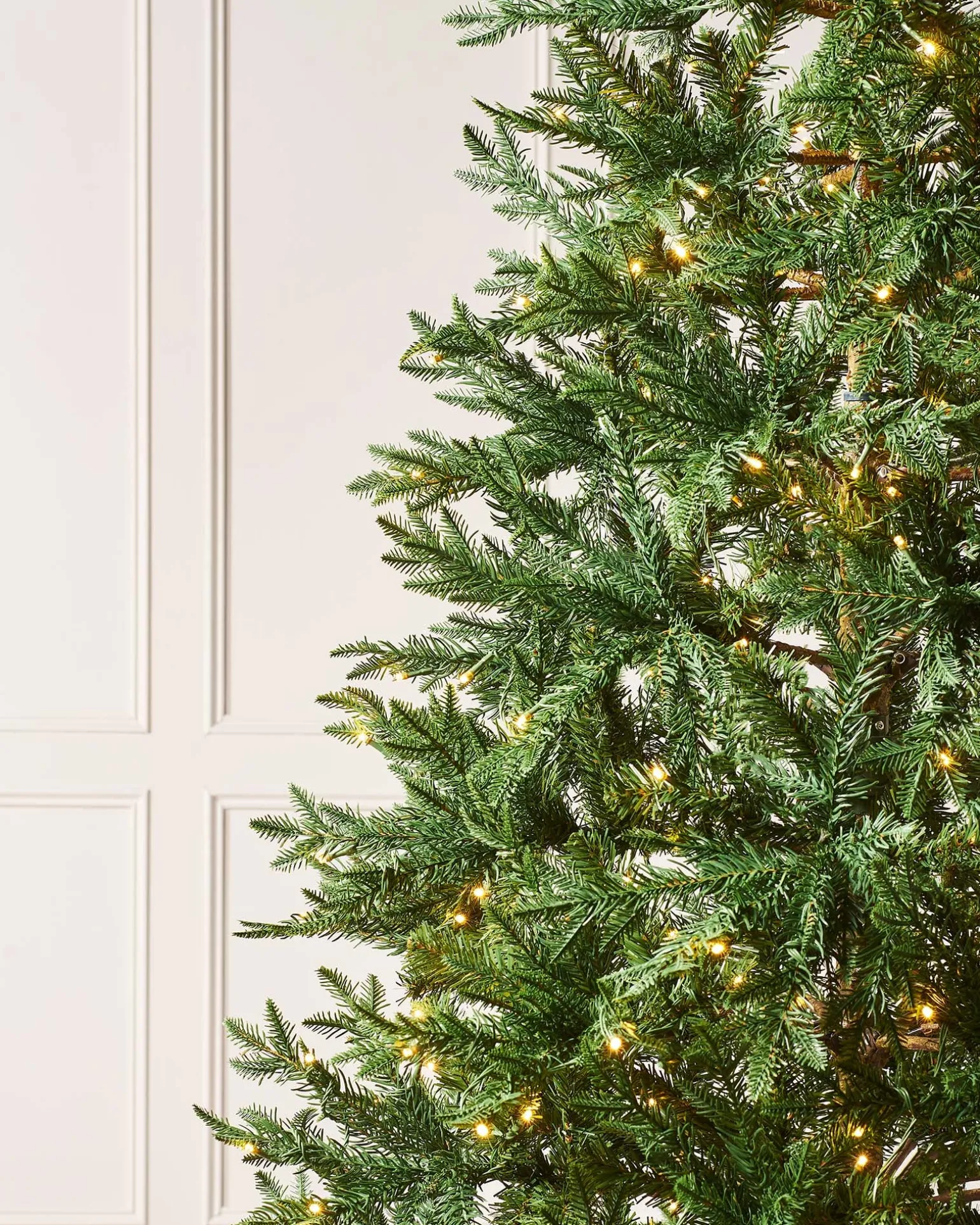 WeRChristmas Pre-Lit Mixed Pine Natural Bark Christmas Tree, 6 Ft^ Pre Lit Christmas Trees