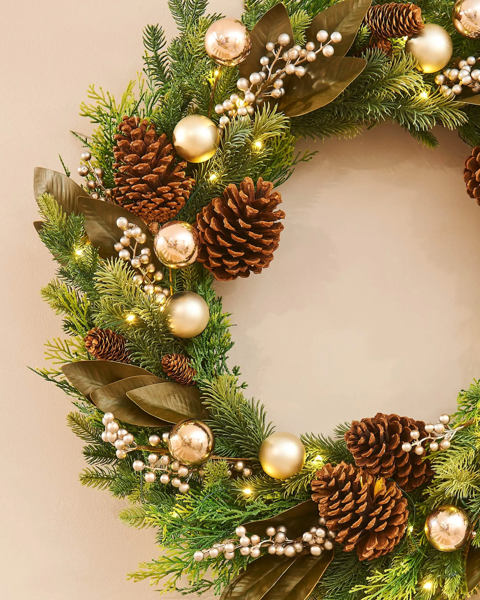 WeRChristmas Pre-Lit Mixed Tip Wreath, Pinecones & Berries, 76 Cm^ Decorated Wreaths|Pre Lit Wreaths