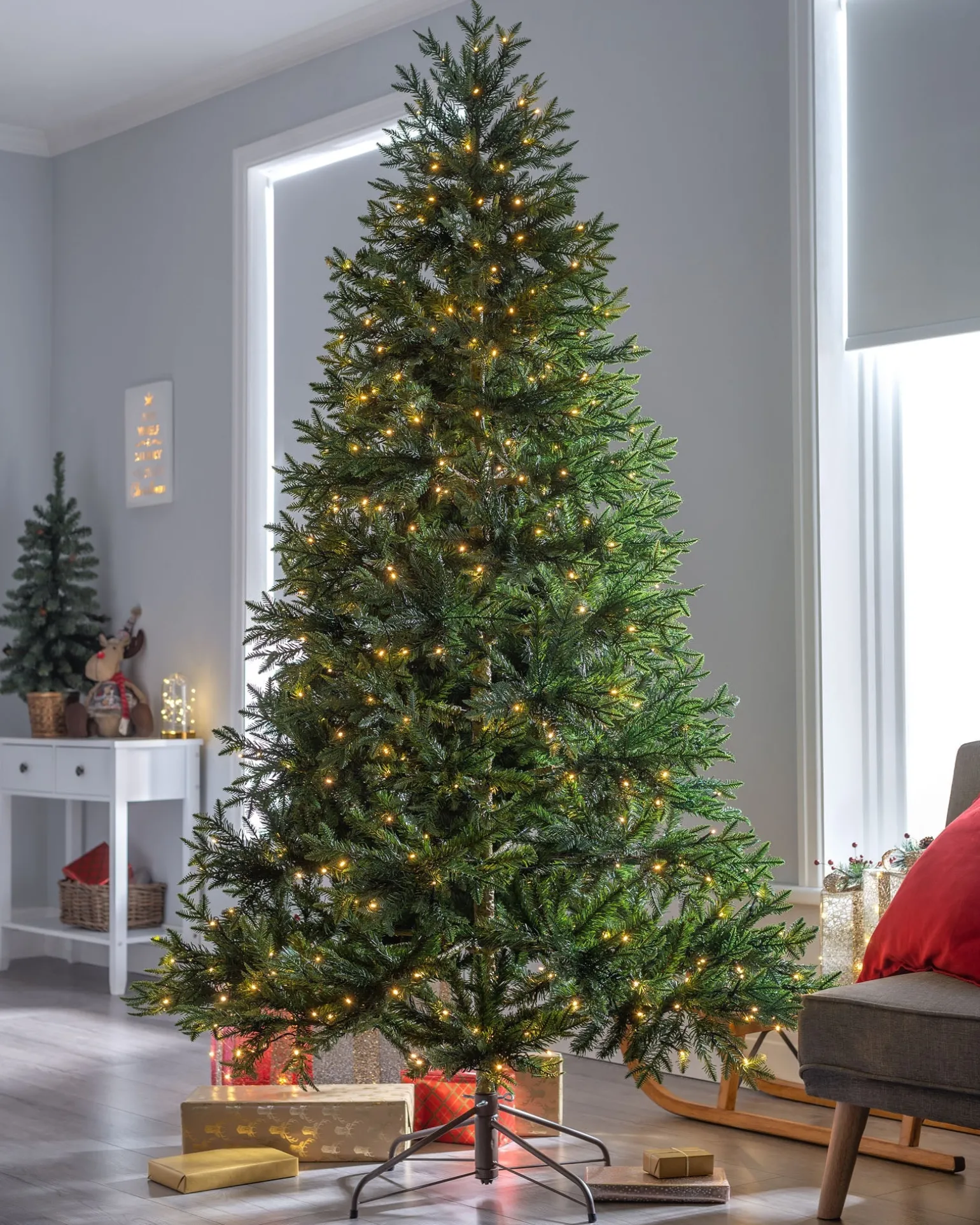 WeRChristmas Pre-Lit Mountain Pine Natural Bark Christmas Tree, 7 Ft^ Budget Christmas Trees|Pre Lit Christmas Trees