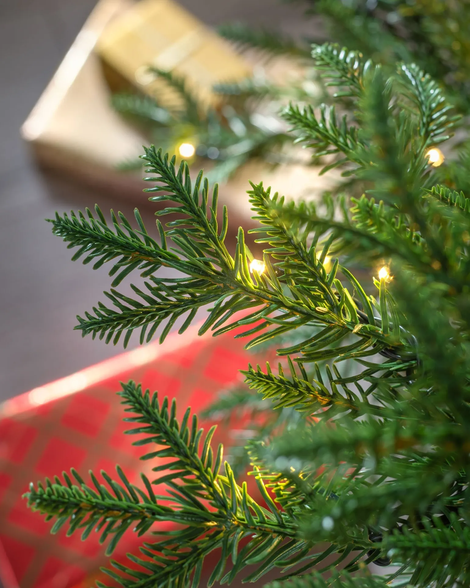 WeRChristmas Pre-Lit Mountain Pine Natural Bark Christmas Tree, 7 Ft^ Budget Christmas Trees|Pre Lit Christmas Trees