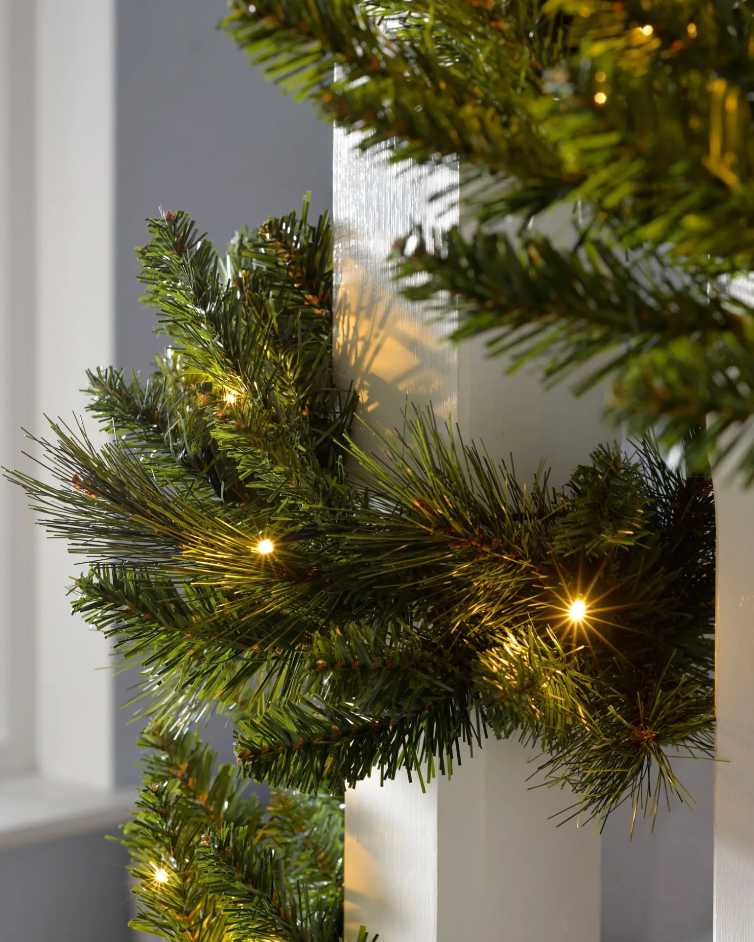 WeRChristmas Pre-Lit Multi-Function Garland, 9 Ft^ Pre Lit Garlands