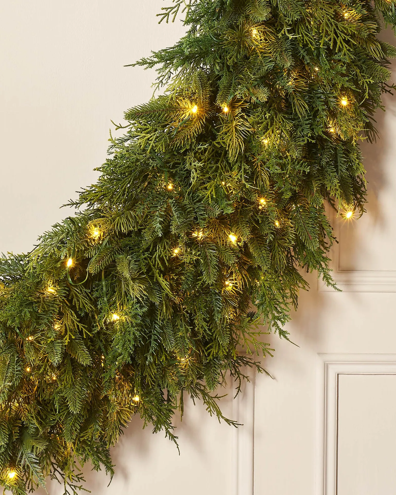 WeRChristmas Pre-Lit Natural Fir Majestic Wreath, 1.5 M^ Extra Large Wreaths|Decorated Wreaths