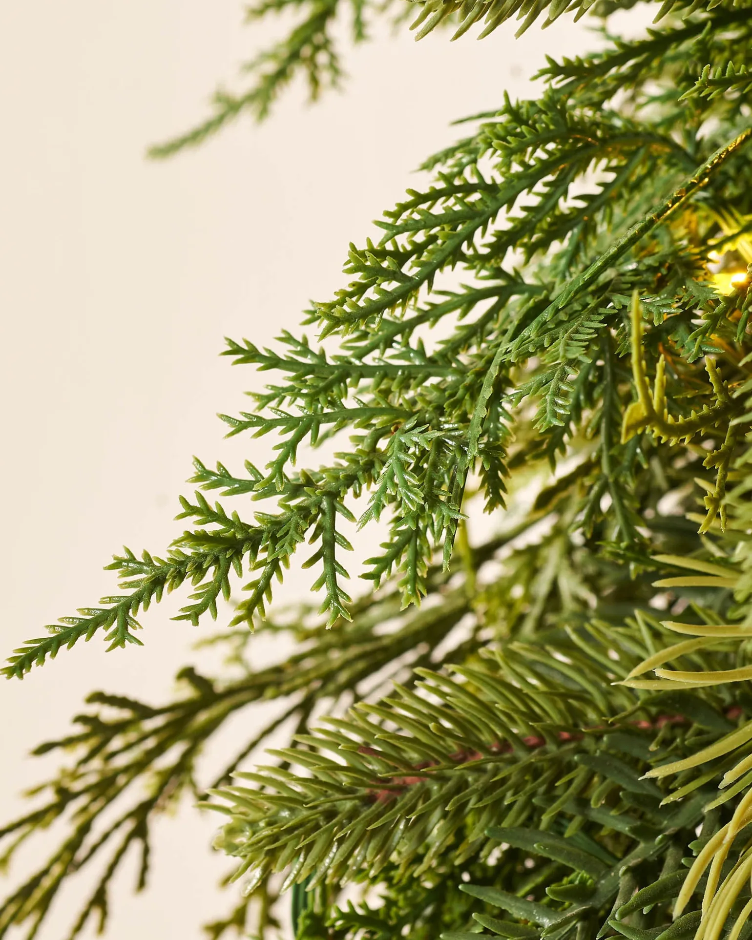 WeRChristmas Pre-Lit Natural Fir Majestic Wreath, 1.5 M^ Extra Large Wreaths|Decorated Wreaths