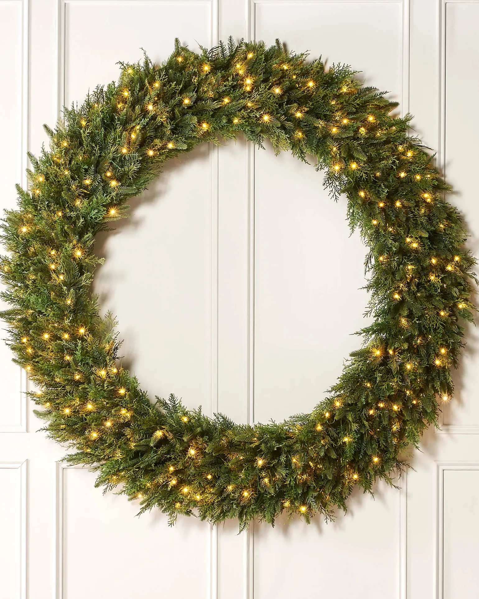 WeRChristmas Pre-Lit Natural Fir Majestic Wreath, 1.5 M^ Extra Large Wreaths|Decorated Wreaths