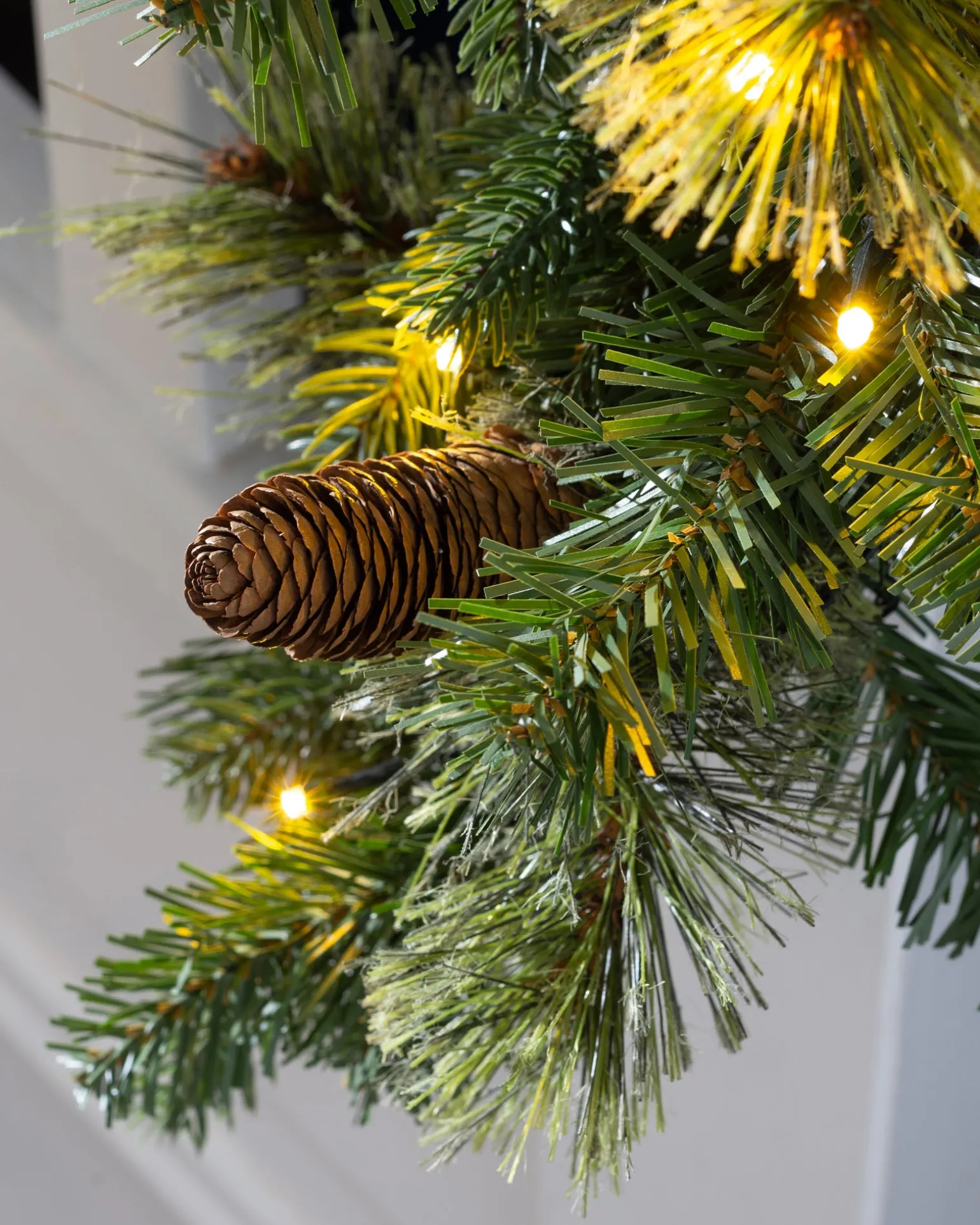 WeRChristmas Pre-Lit Natural Pine Garland, 9 Ft^ Pre Lit Garlands