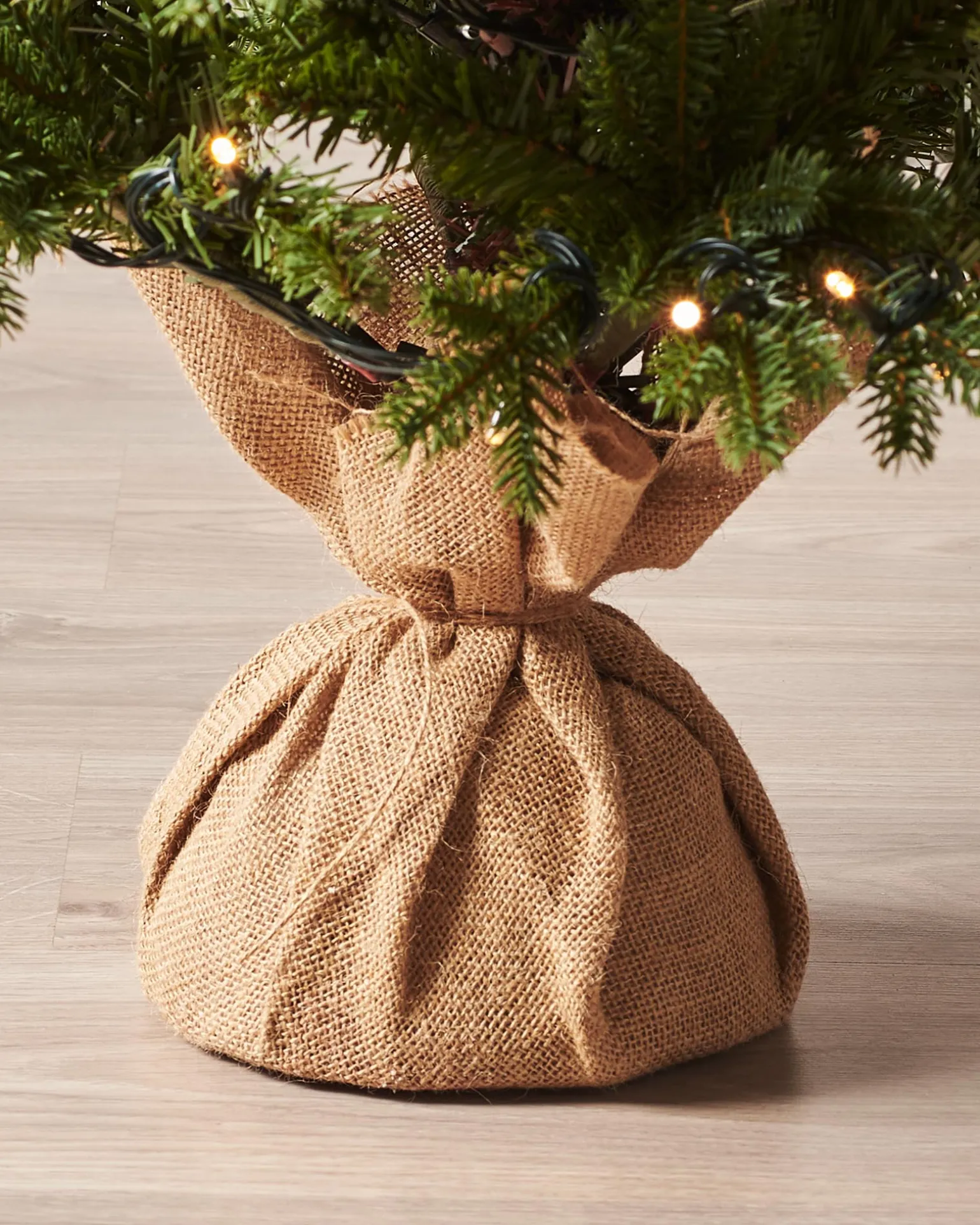 WeRChristmas Pre-Lit Norway Spruce Potted Christmas Tree, 3 Ft^ Budget Christmas Trees|Potted Christmas Trees