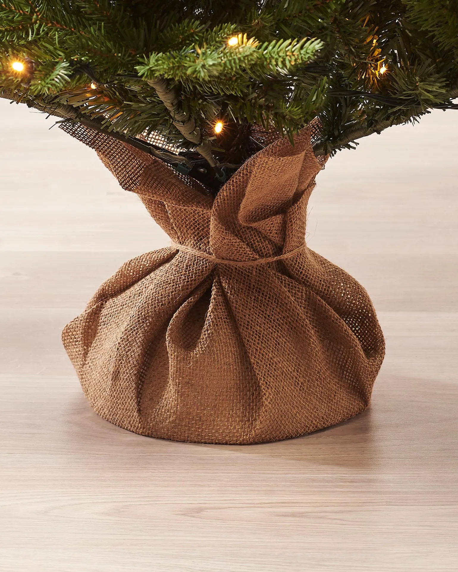 WeRChristmas Pre-Lit Norway Spruce Potted Christmas Tree, 5 Ft^ Budget Christmas Trees|Potted Christmas Trees