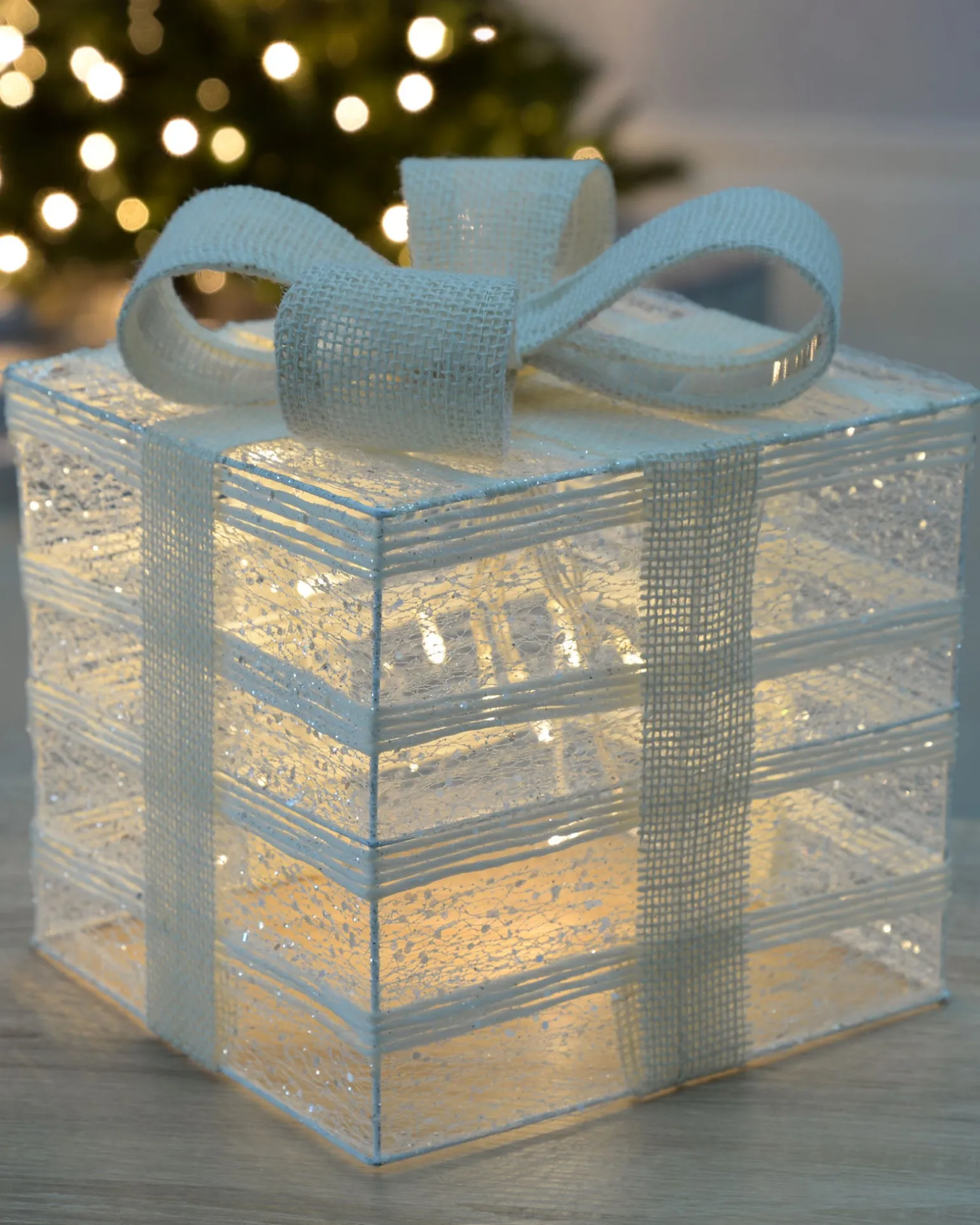 WeRChristmas Pre-Lit Paper String And Gauze Gift Box, 20 Cm^ Table Decorations