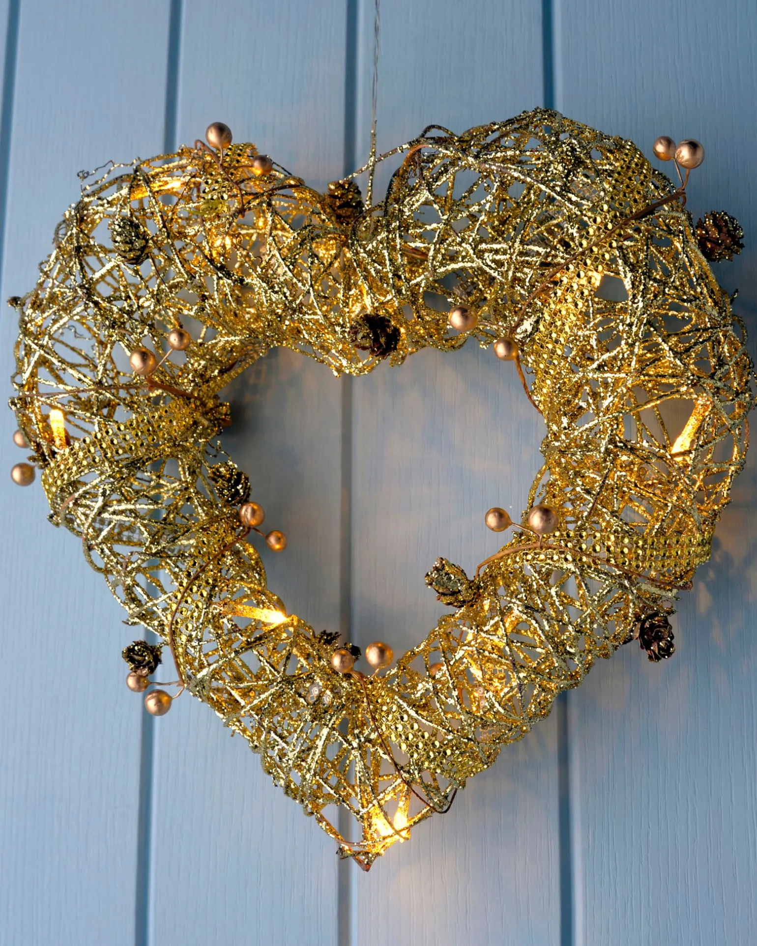 WeRChristmas Pre-Lit Rattan Heart Wreath, 33 Cm^ Novelty|Pre Lit Wreaths