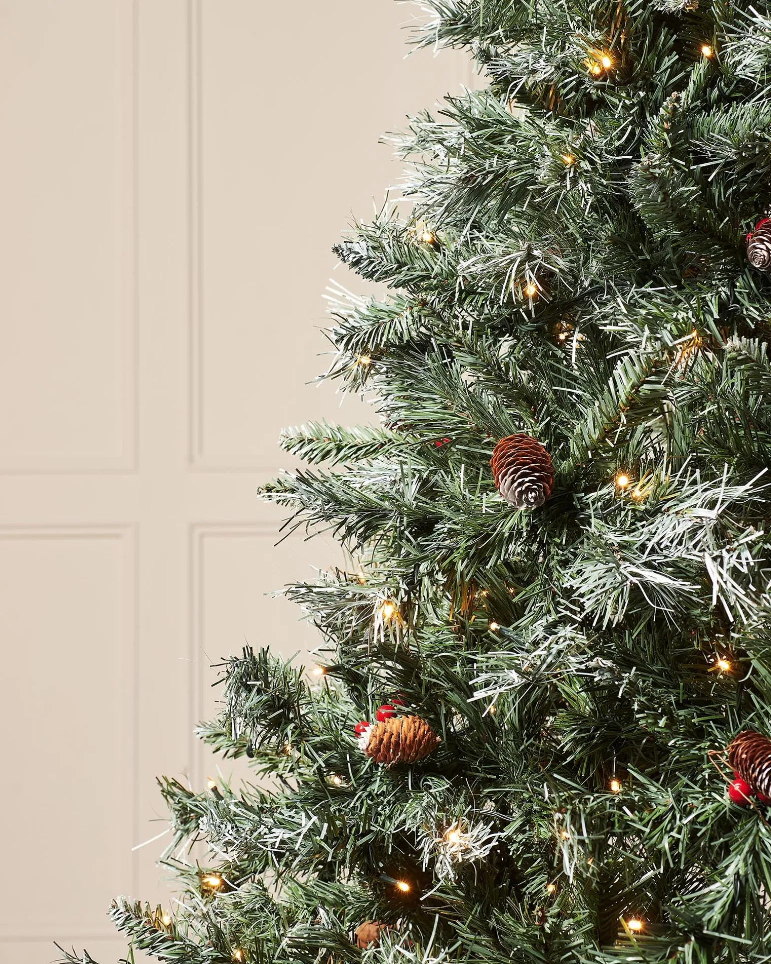 WeRChristmas Pre-Lit Scandinavian Spruce Pinecones & Berries Christmas Tree, 5 Ft^ Budget Christmas Trees|Snow Flocked Christmas Trees