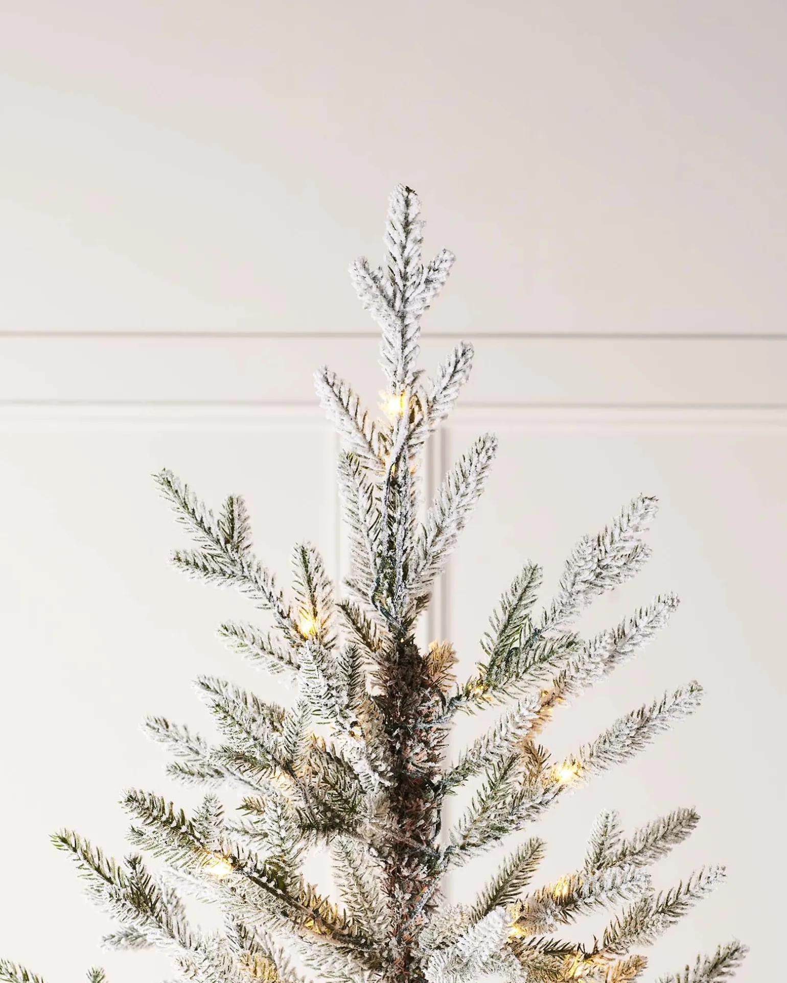 WeRChristmas Pre-Lit Snow Flocked Douglas Fir Christmas Tree, 8 Ft^ Premium Christmas Trees|Snow Flocked Christmas Trees