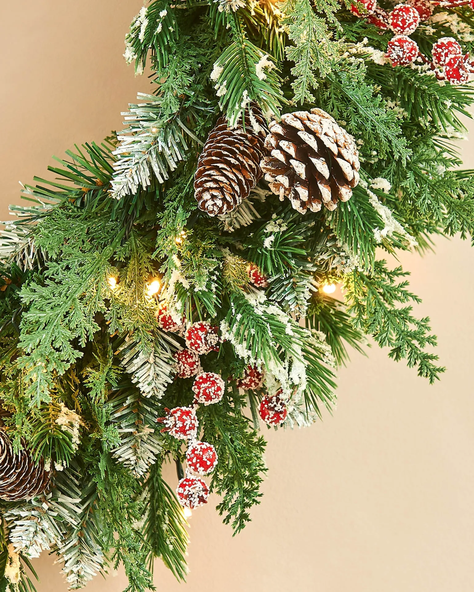 WeRChristmas Pre-Lit Snow Flocked Mixed Tip Wreath, 60 Cm^ Decorated Wreaths|Pre Lit Wreaths