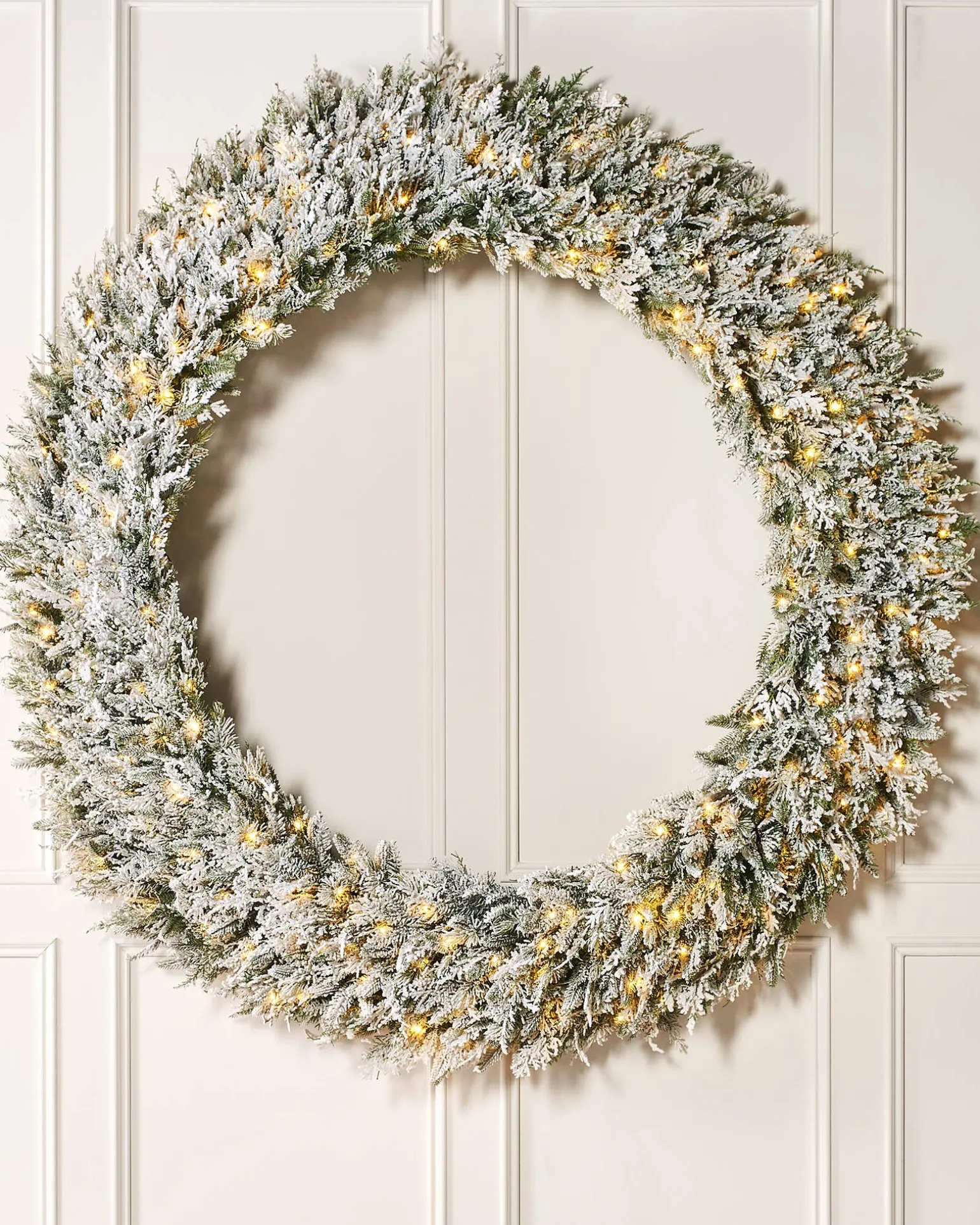 WeRChristmas Pre-Lit Snow Flocked Natural Fir Majestic Wreath, 1.5 M^ Extra Large Wreaths|Decorated Wreaths