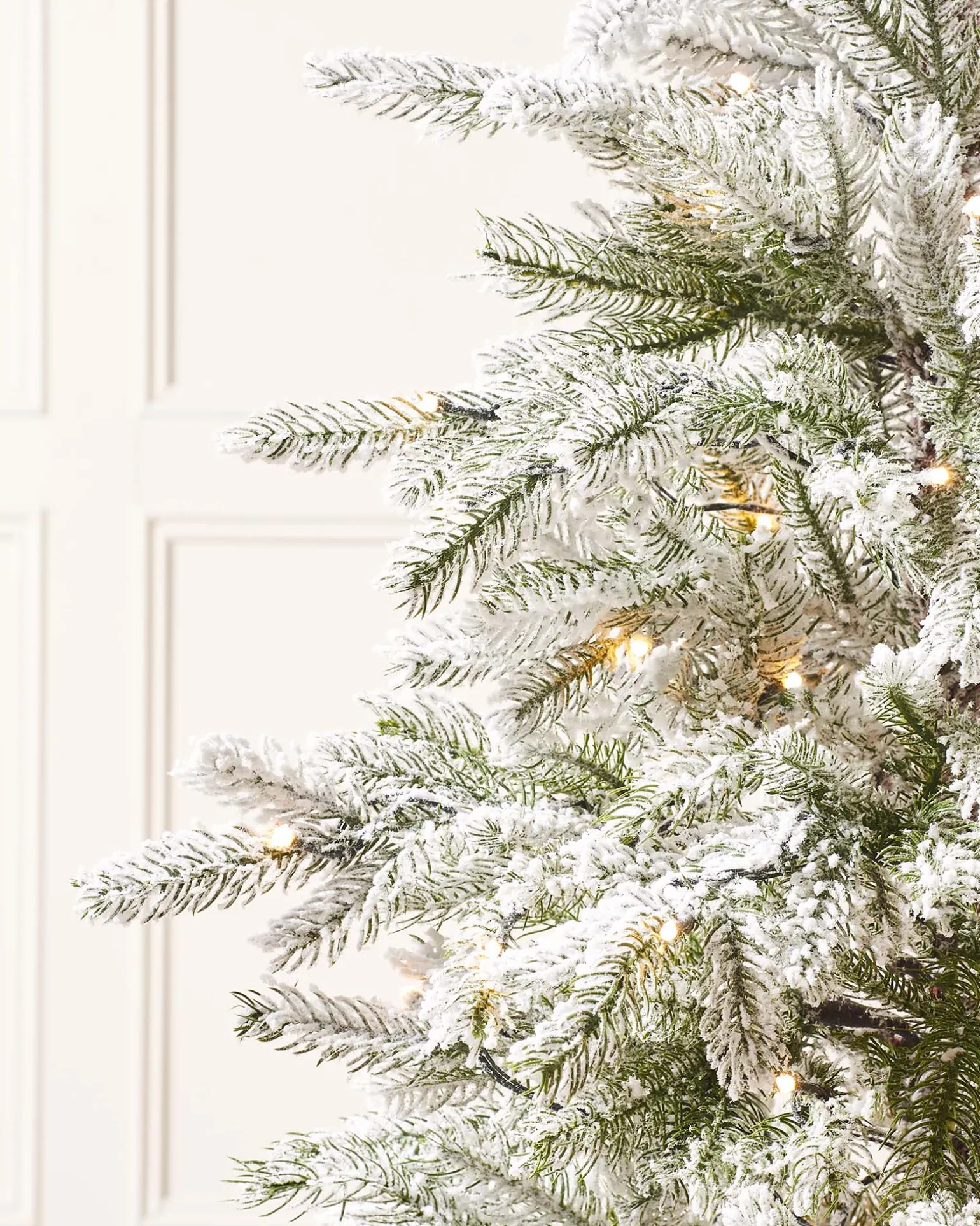WeRChristmas Pre-Lit Snow Flocked Potted Christmas Tree, 4 Ft^ Budget Christmas Trees|Potted Christmas Trees