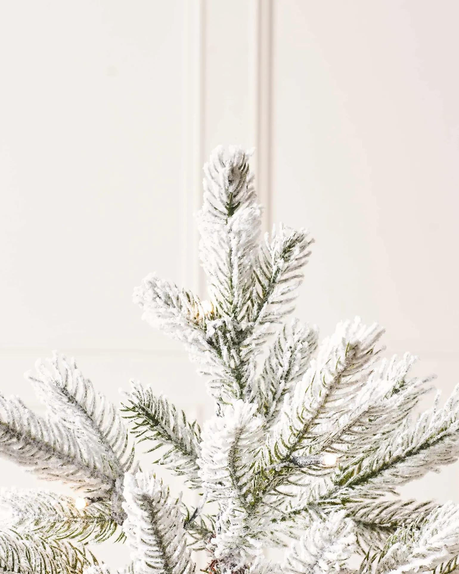 WeRChristmas Pre-Lit Snow Flocked Potted Christmas Tree, 4 Ft^ Budget Christmas Trees|Potted Christmas Trees