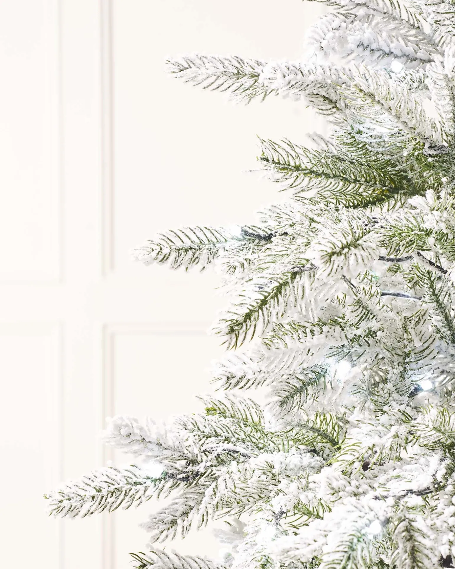WeRChristmas Pre-Lit Snow Flocked Potted Christmas Tree, 4 Ft^ Budget Christmas Trees|Potted Christmas Trees