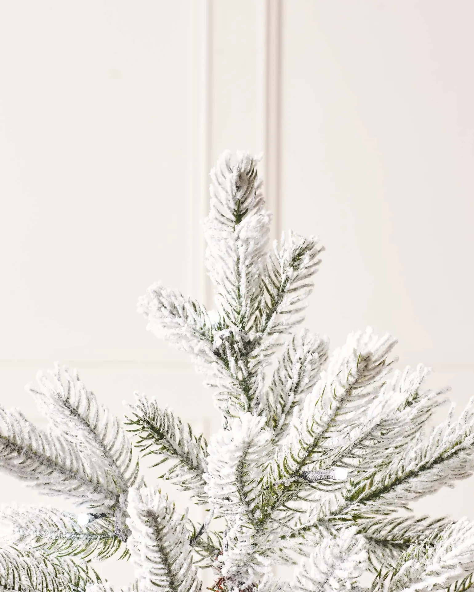 WeRChristmas Pre-Lit Snow Flocked Potted Christmas Tree, 4 Ft^ Budget Christmas Trees|Potted Christmas Trees