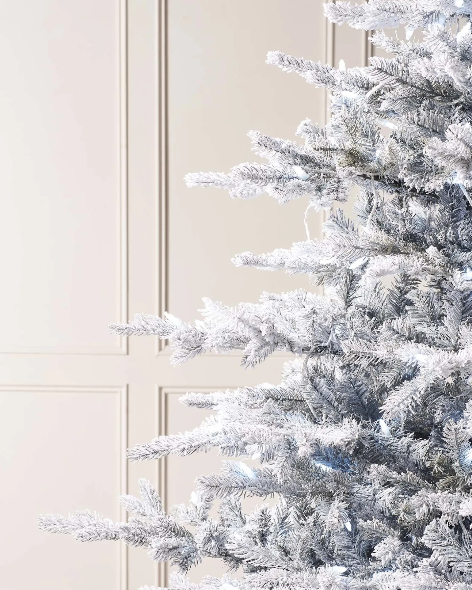 WeRChristmas Pre-Lit Snow Flocked Spruce Christmas Tree, 6 Ft^ Snow Flocked Christmas Trees|Pre Lit Christmas Trees