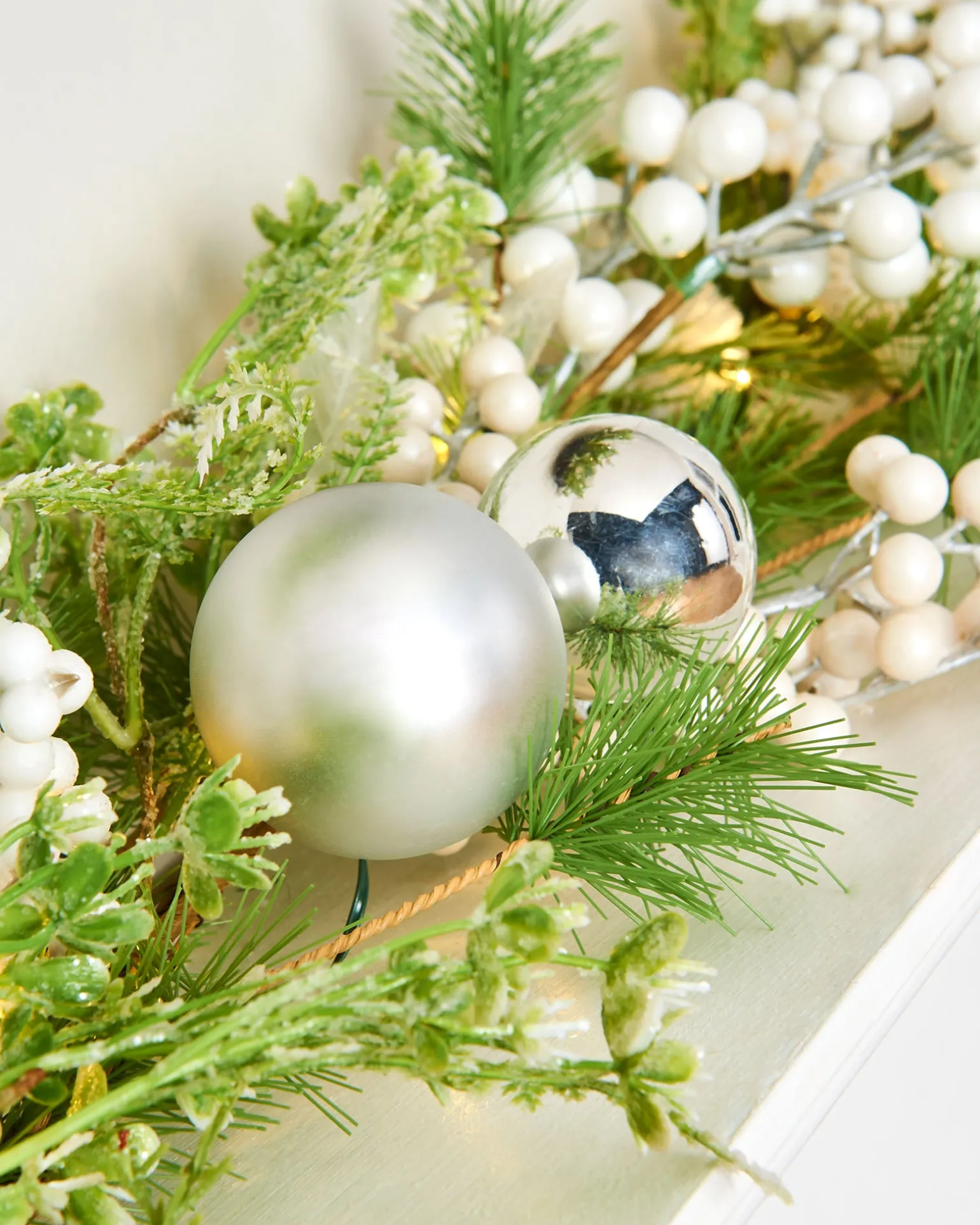 WeRChristmas Pre-Lit White Berry Mixed Tip Garland, 9 Ft^ Decorated Garlands|Pre Lit Garlands