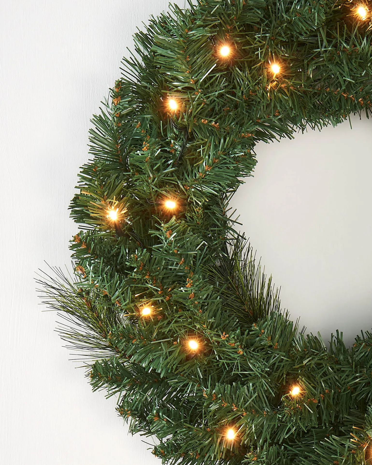 WeRChristmas Pre-Lit Wreath, 60 Cm^ Plain Wreaths|Pre Lit Wreaths