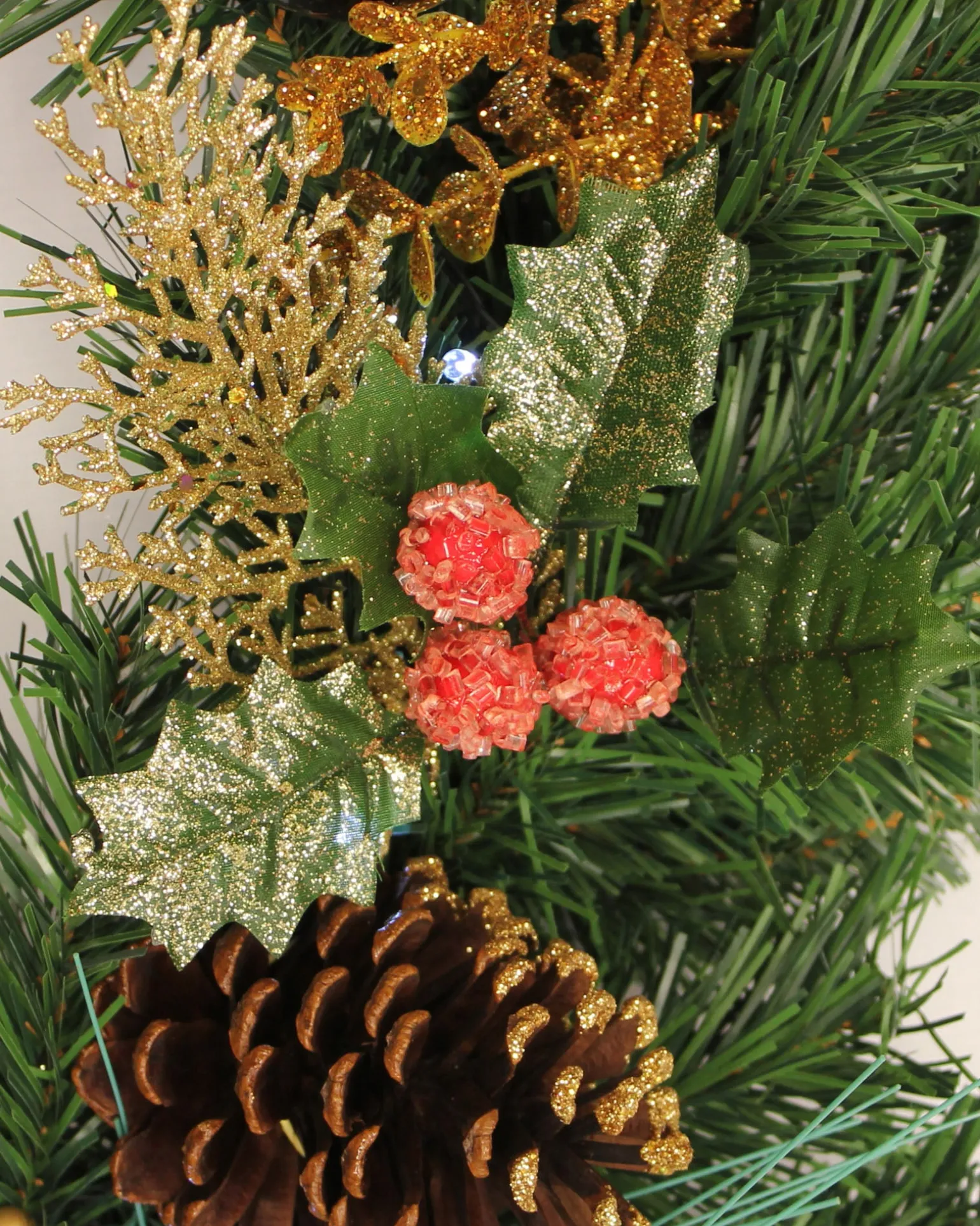 WeRChristmas Pre-Lit Wreath, Red/Gold, 60 Cm^ Decorated Wreaths|Pre Lit Wreaths