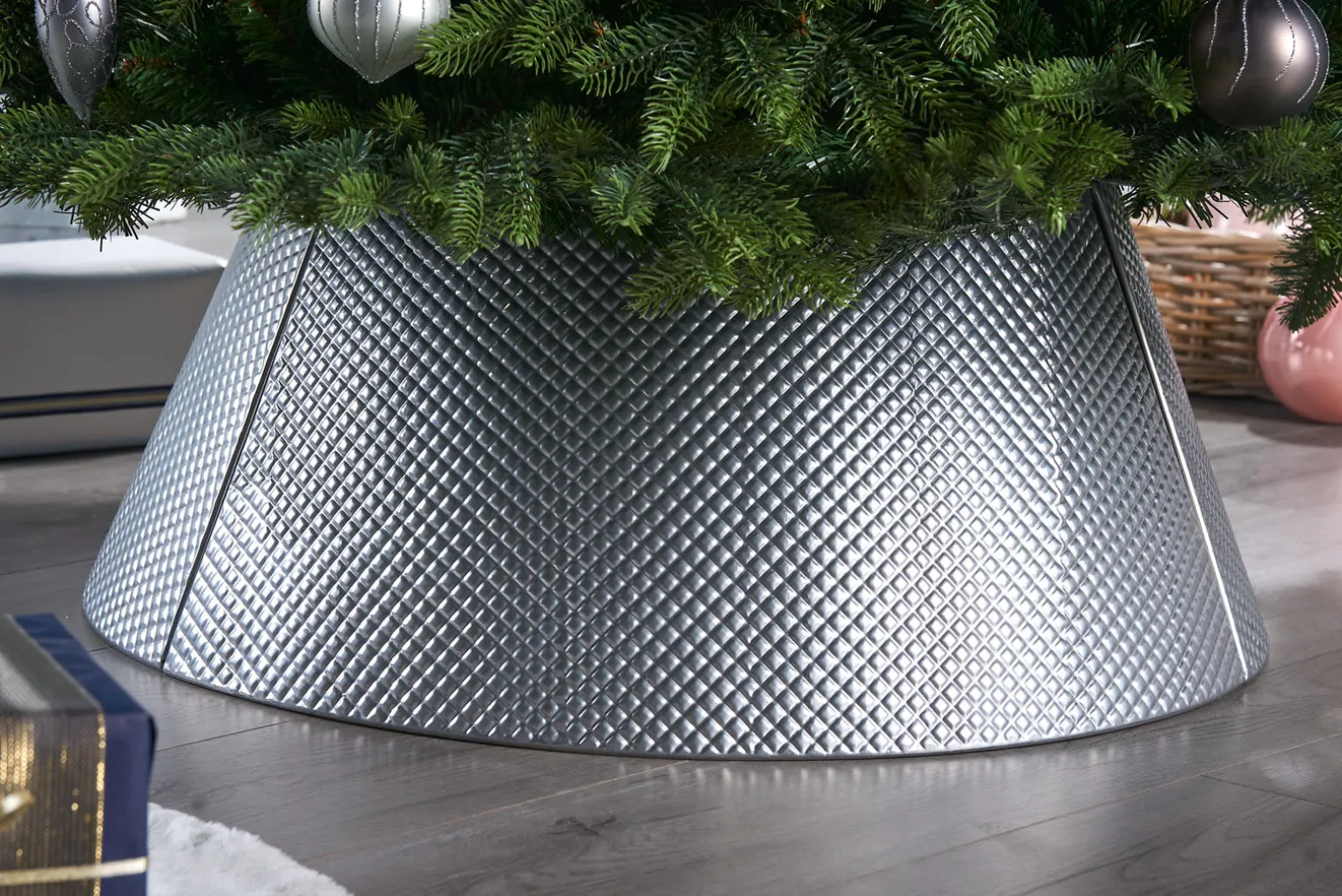 WeRChristmas Quilted Metal Tree Collar, Silver, 71 Cm^ Skirts & Collars