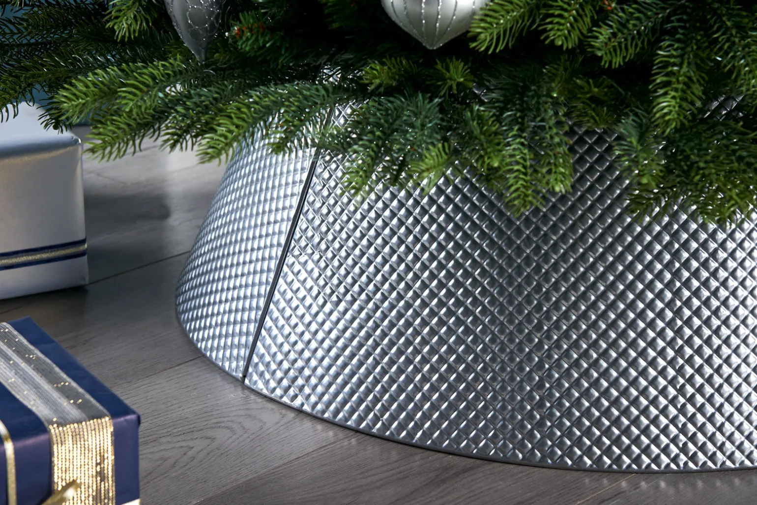 WeRChristmas Quilted Metal Tree Collar, Silver, 71 Cm^ Skirts & Collars