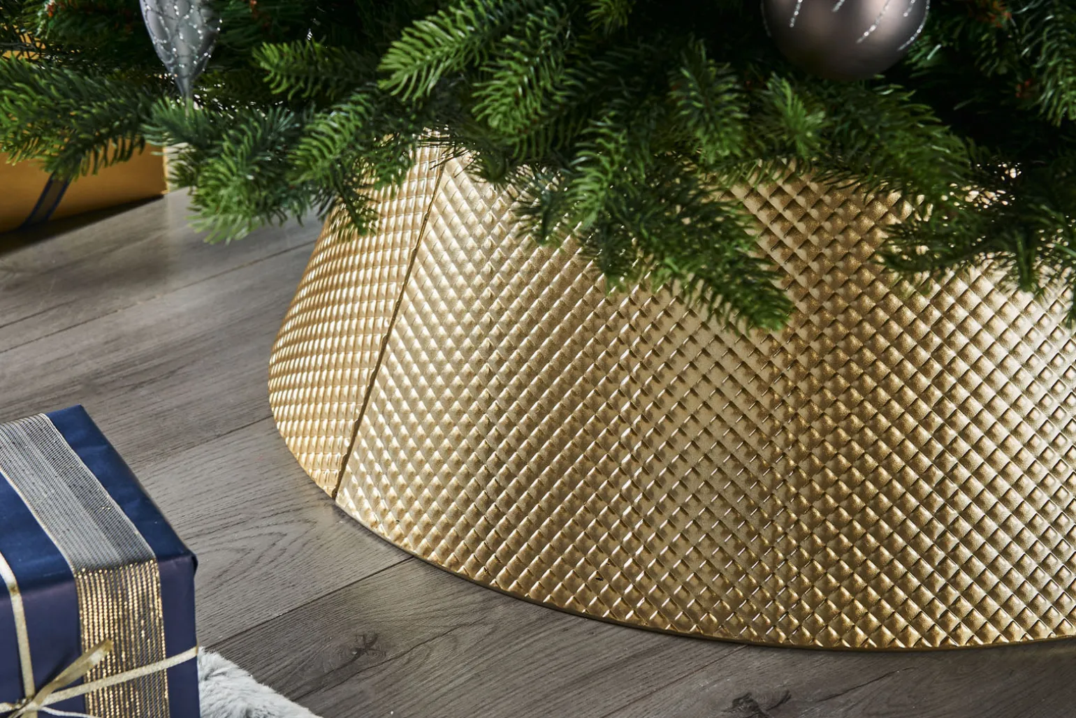 WeRChristmas Quilted Metal Tree Collar, Gold, 71 Cm^ Skirts & Collars