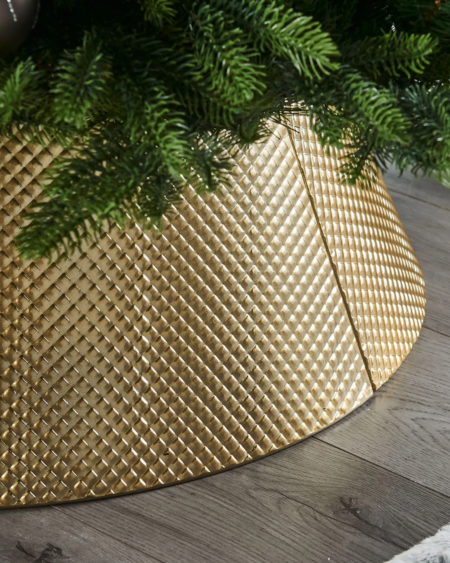 WeRChristmas Quilted Metal Tree Collar, Gold, 71 Cm^ Skirts & Collars
