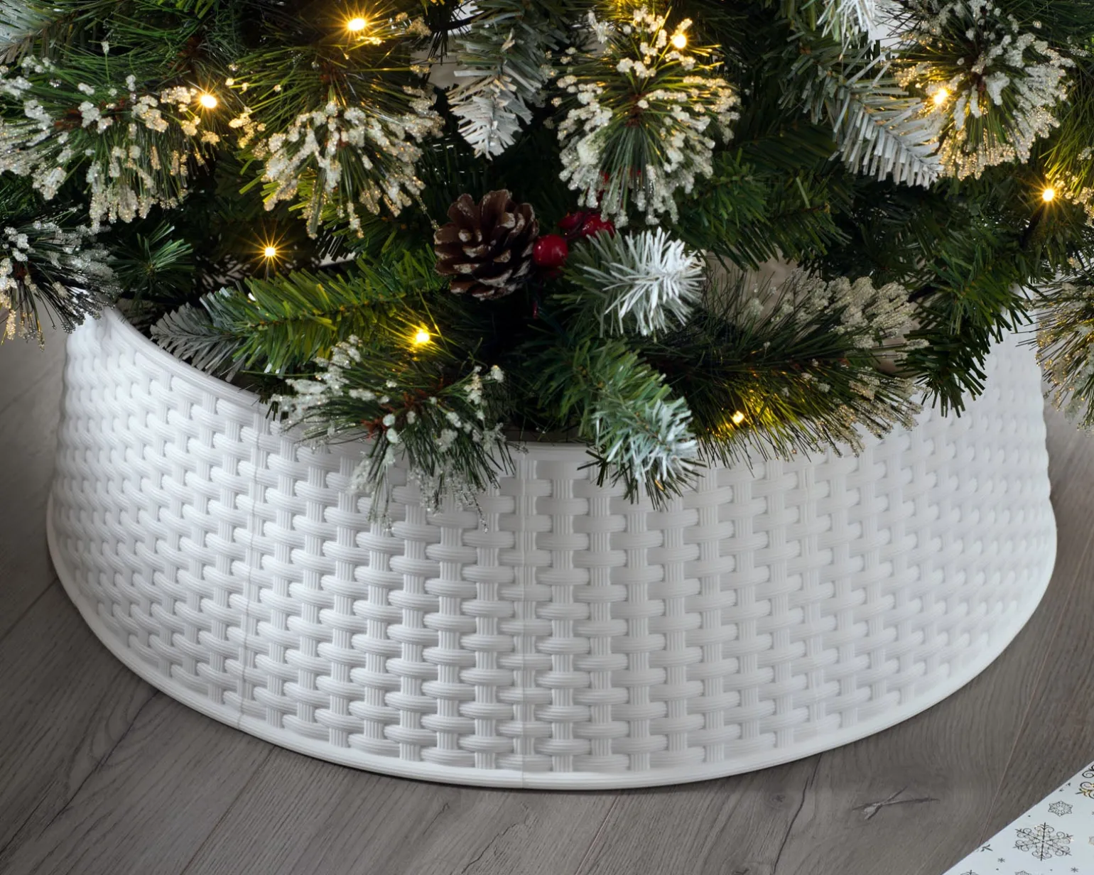 WeRChristmas Rattan Effect Tree Collar, White, 65 Cm^ Skirts & Collars