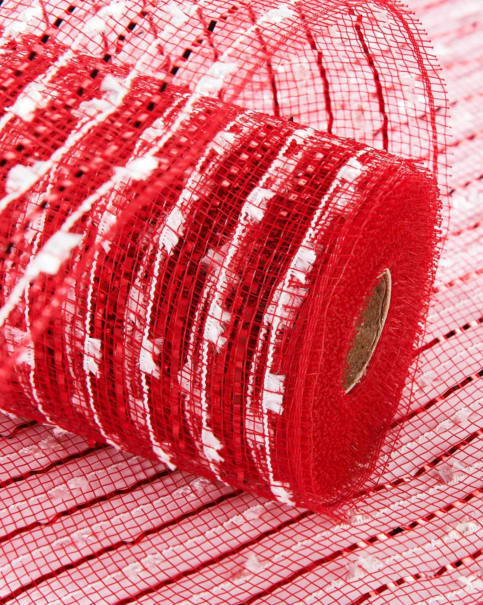 WeRChristmas Red And White Mesh With Red Foil, 9 M^ Deco Mesh