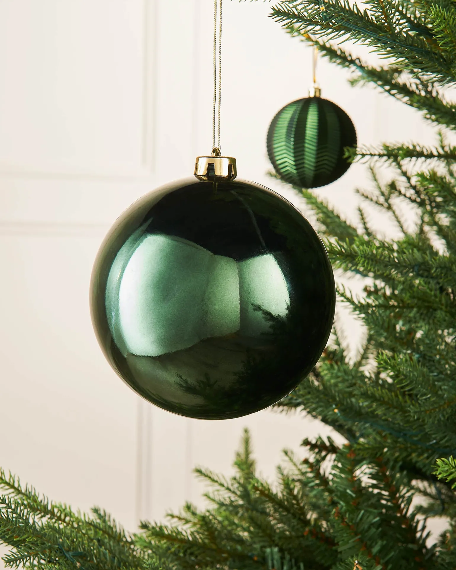 WeRChristmas Sage Green Large Gloss Shatterproof Bauble, 15 Cm^ Oversized Baubles|Shatterproof Baubles