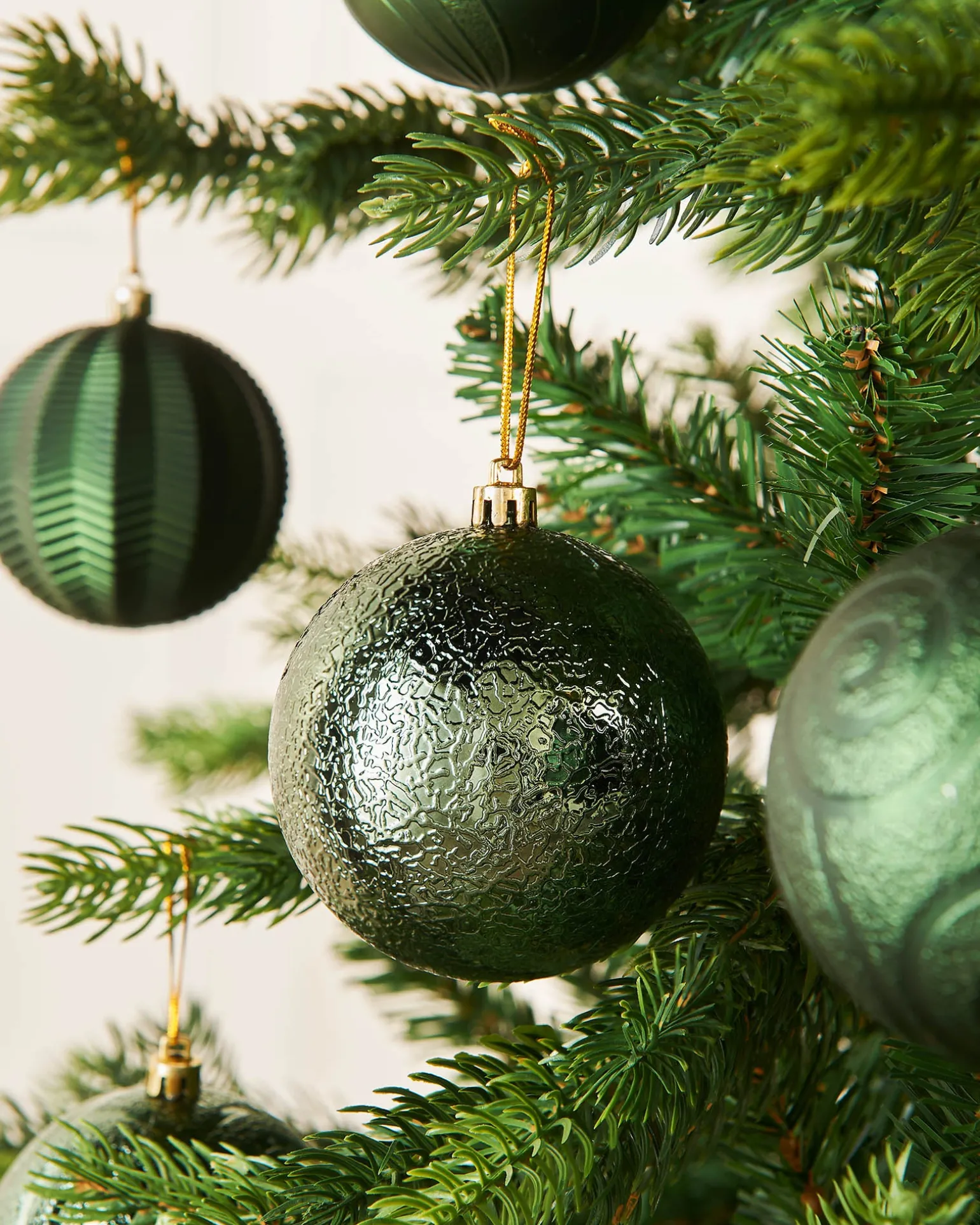 WeRChristmas Sage Green Shatterproof Baubles, 16 Pack, 8 Cm^ Shatterproof Baubles
