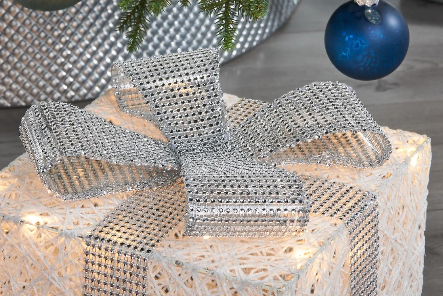 WeRChristmas Set Of 3 Pre-Lit Gift Boxes, White, 25 Cm^ Table Decorations