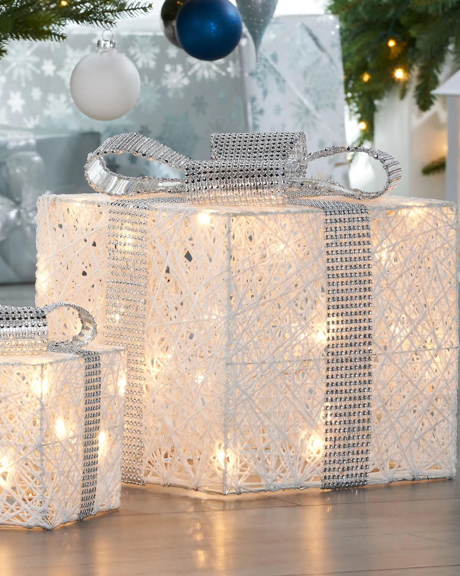 WeRChristmas Set Of 3 Pre-Lit Gift Boxes, White, 25 Cm^ Table Decorations