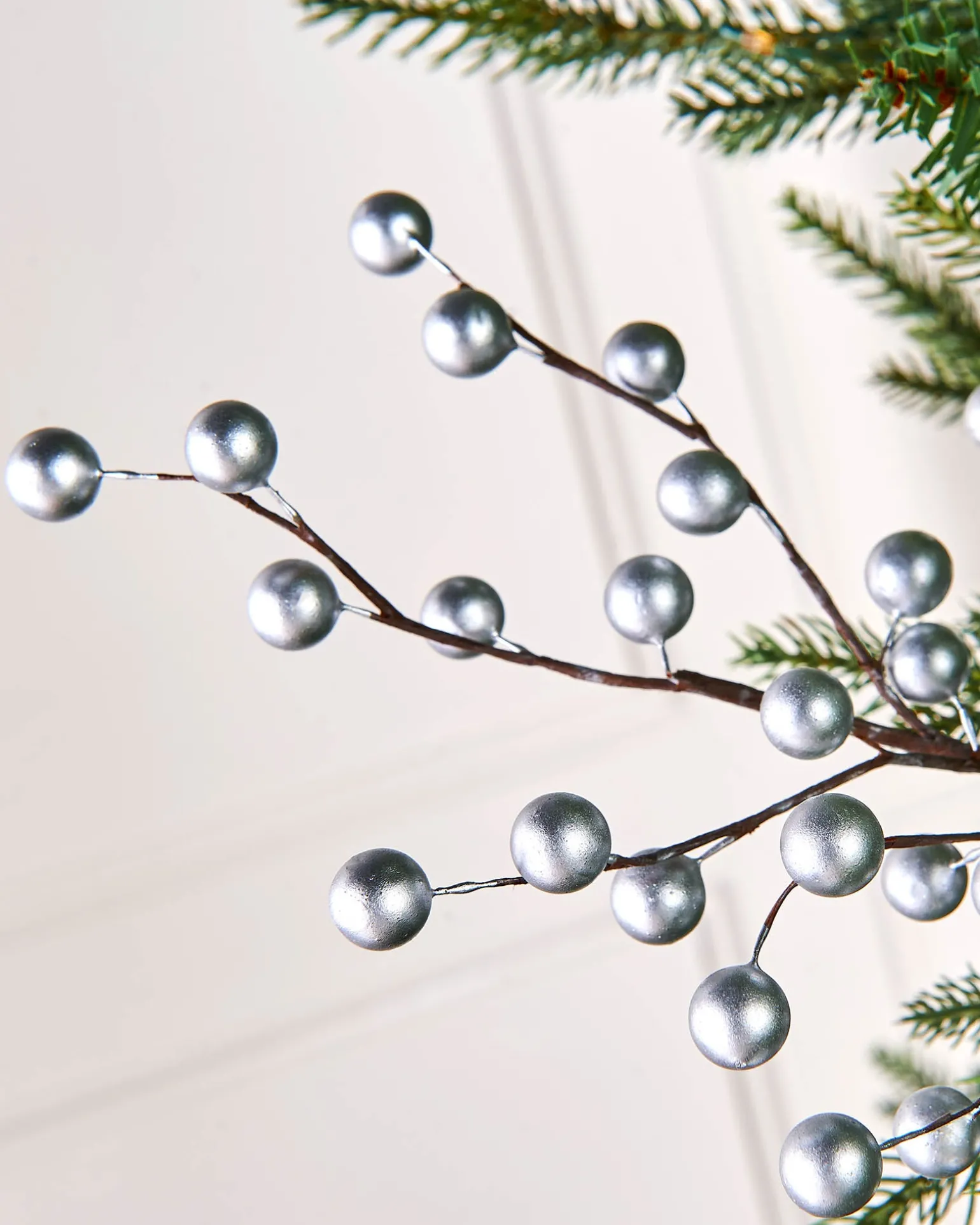 WeRChristmas Silver Berry Christmas Tree Spray, 45 Cm^ Flowers & Foliage|Flowers & Foliage
