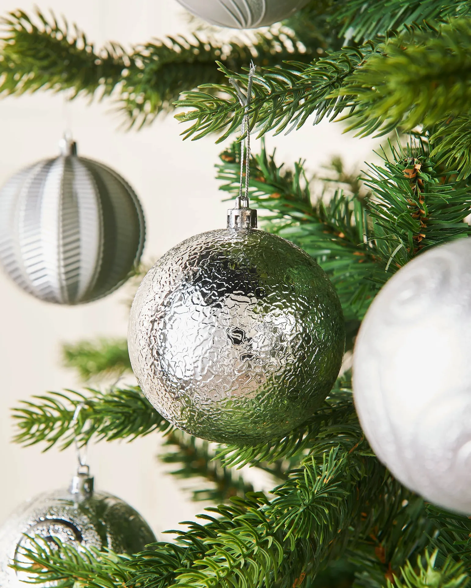 WeRChristmas Silver Shatterproof Baubles, 16 Pack, 8 Cm^ Shatterproof Baubles