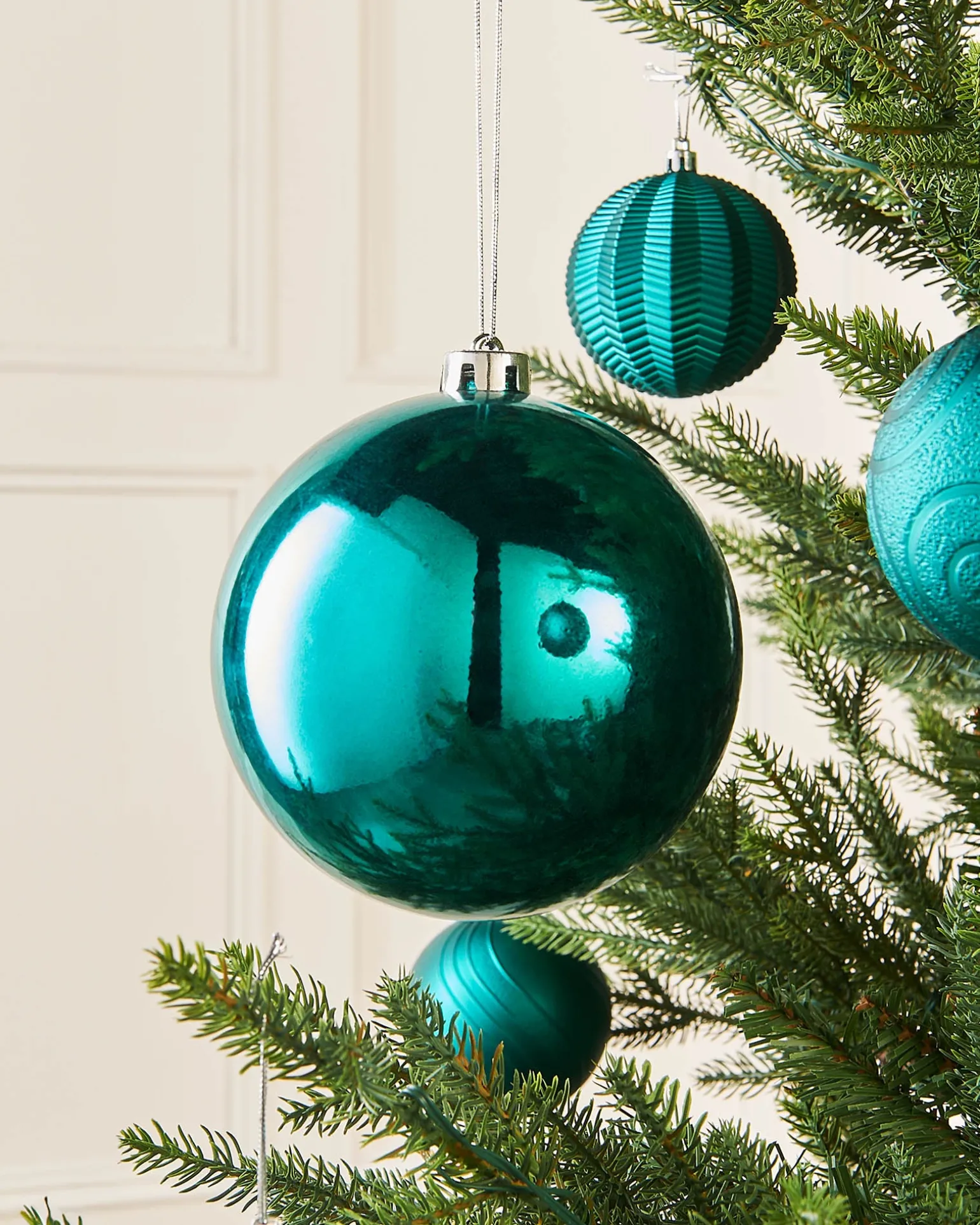 WeRChristmas Teal Large Gloss Shatterproof Bauble, 15 Cm^ Oversized Baubles|Shatterproof Baubles
