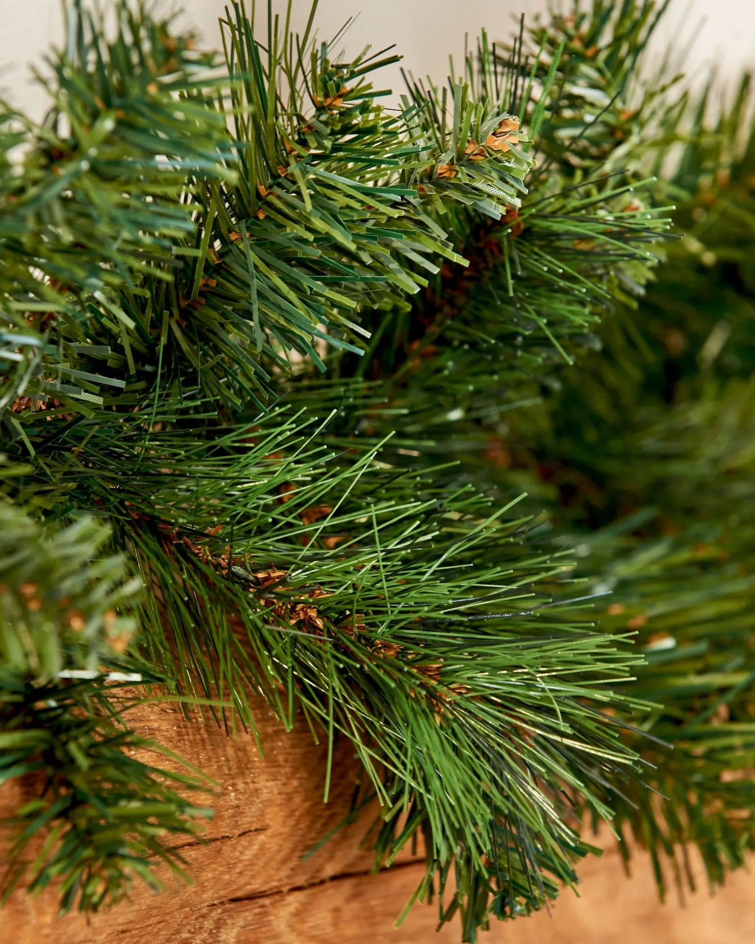 WeRChristmas Victorian Pine Garland, 9 Ft^ Plain Garlands