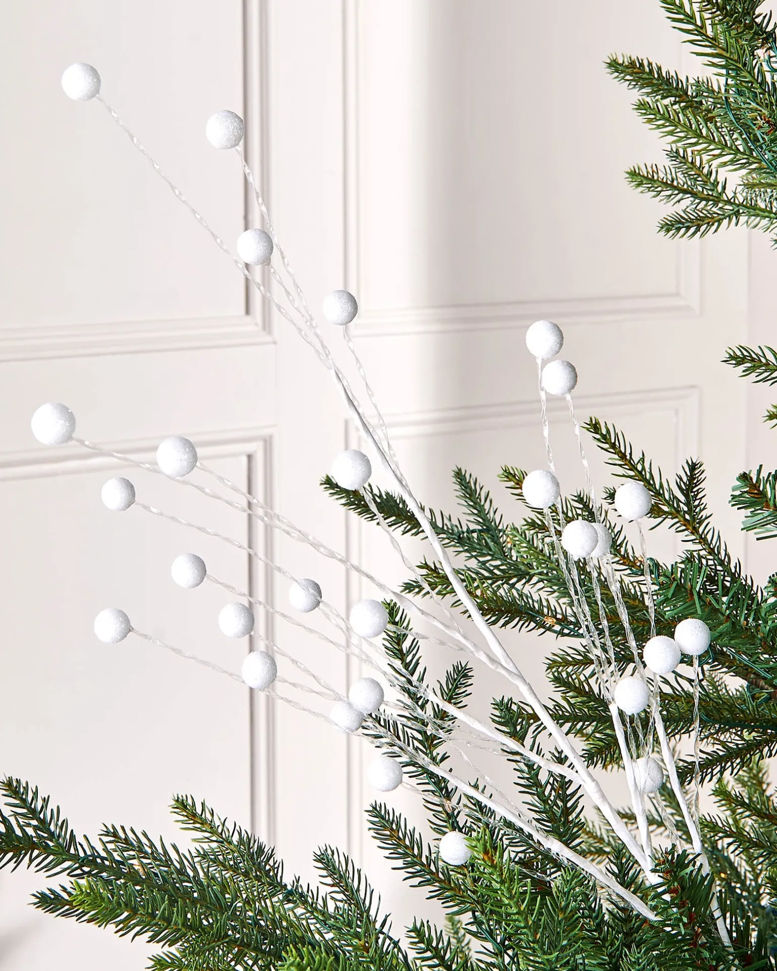 WeRChristmas White Berry Christmas Tree Spray, 78 Cm^ Flowers & Foliage|Flowers & Foliage