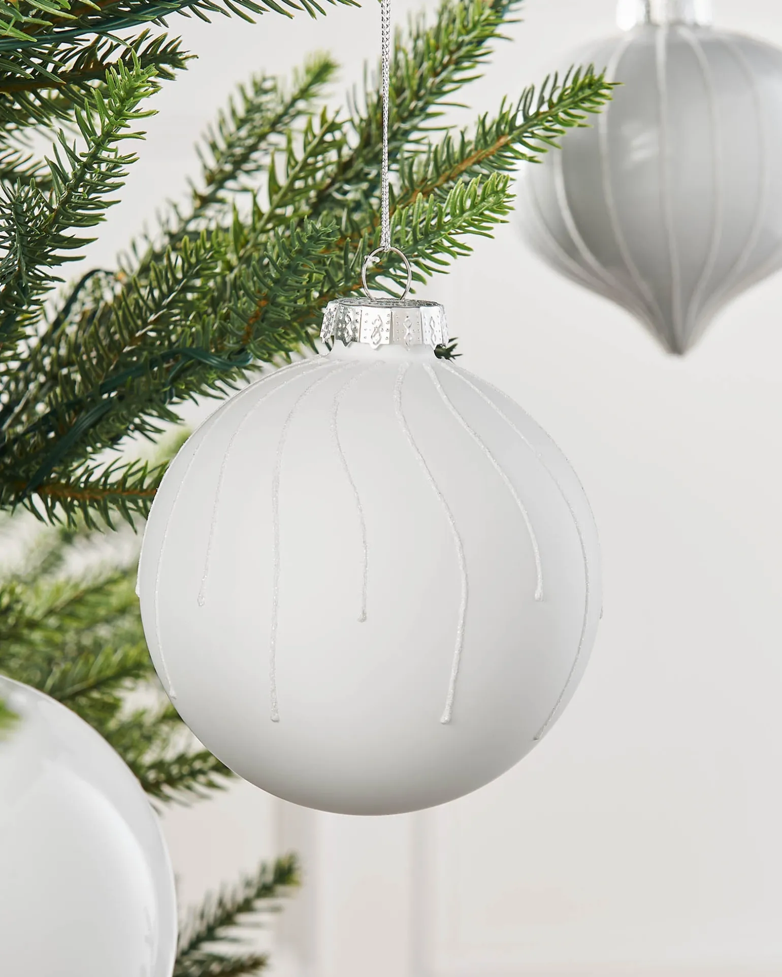 WeRChristmas White Glass Baubles, 6 Pack, 10 Cm^ Glass Baubles