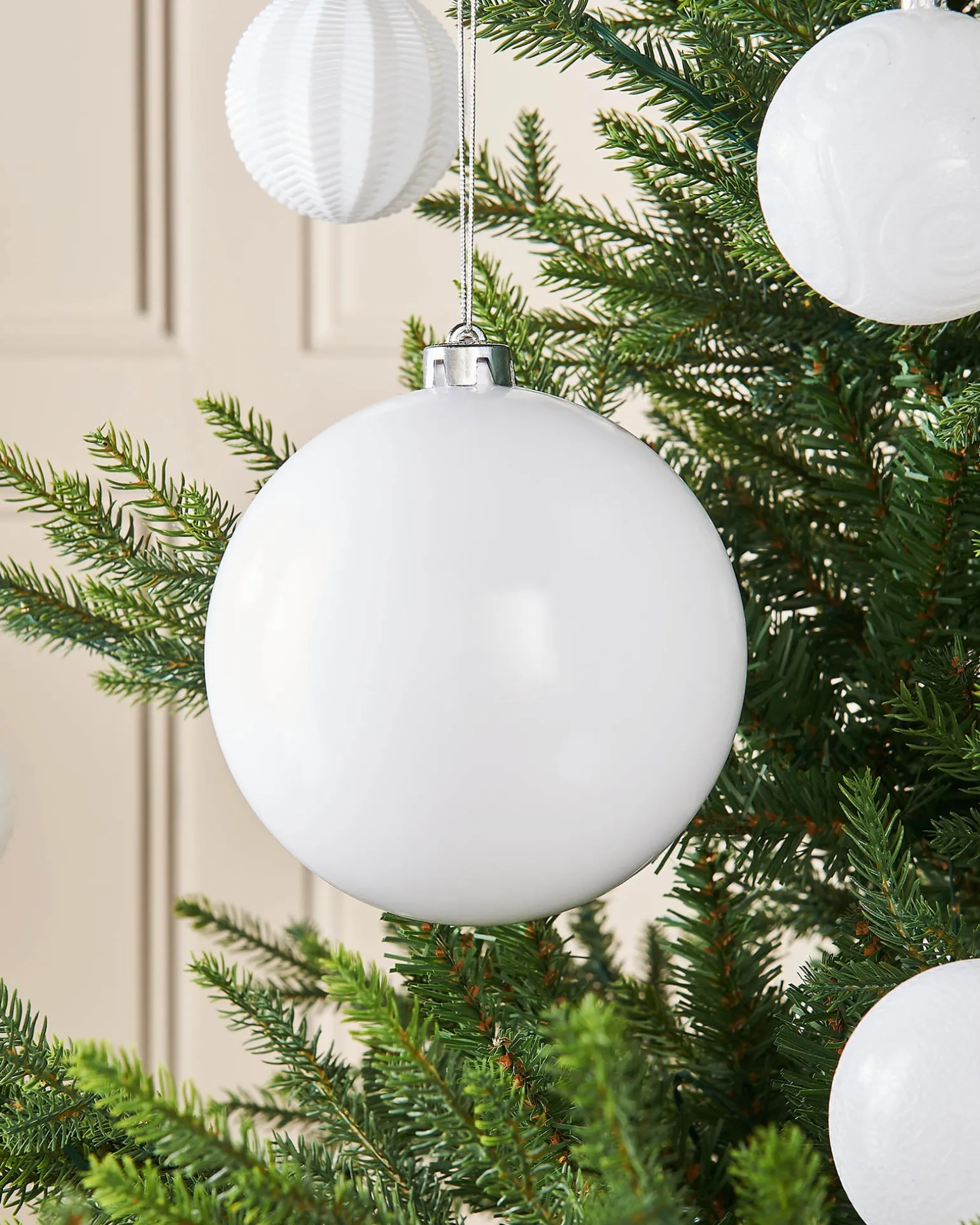 WeRChristmas White Large Gloss Shatterproof Bauble, 15 Cm^ Oversized Baubles|Shatterproof Baubles
